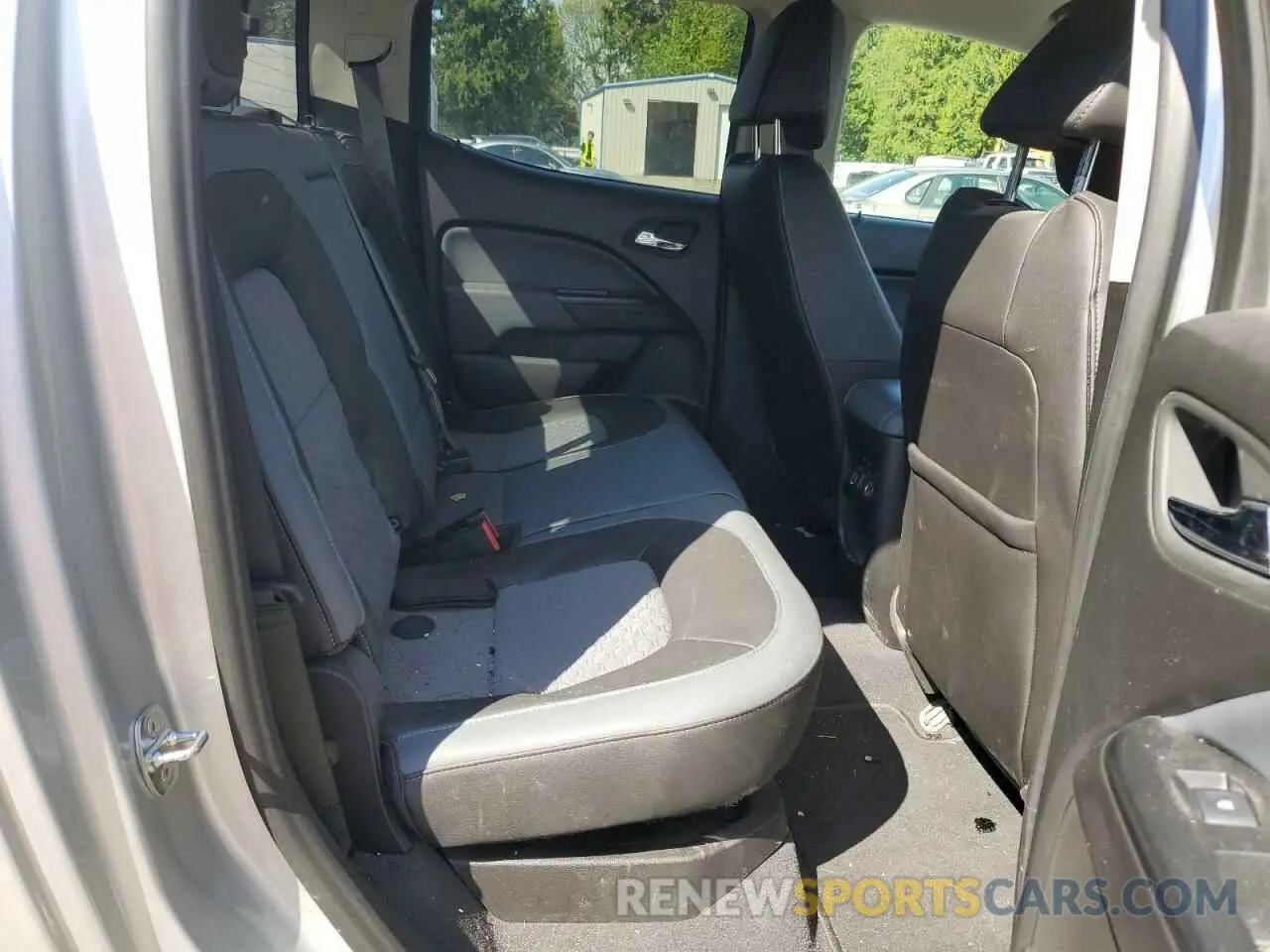 10 Photograph of a damaged car 1GCGTDEN1K1194701 CHEVROLET COLORADO 2019