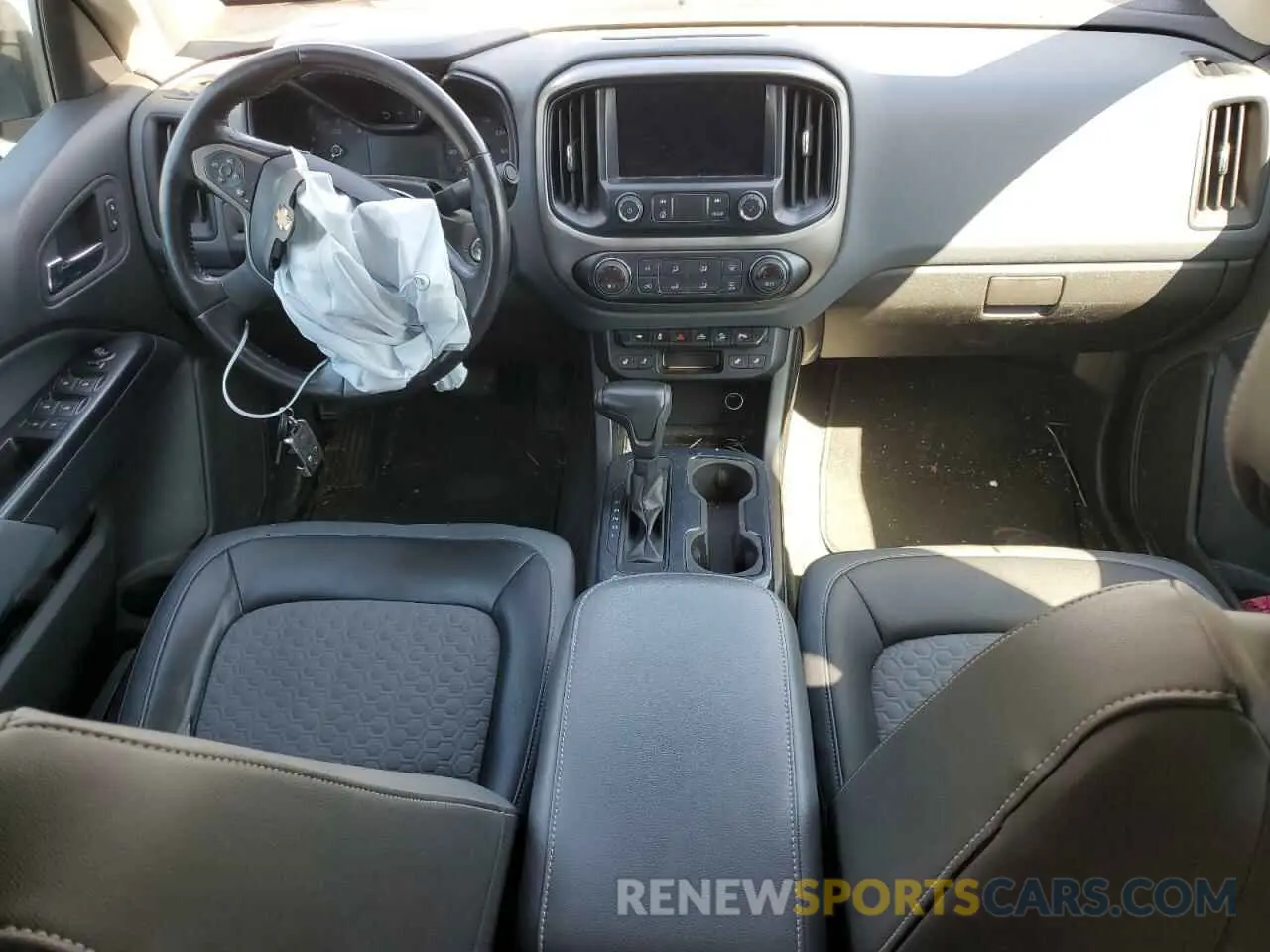 8 Photograph of a damaged car 1GCGTDEN1K1194701 CHEVROLET COLORADO 2019