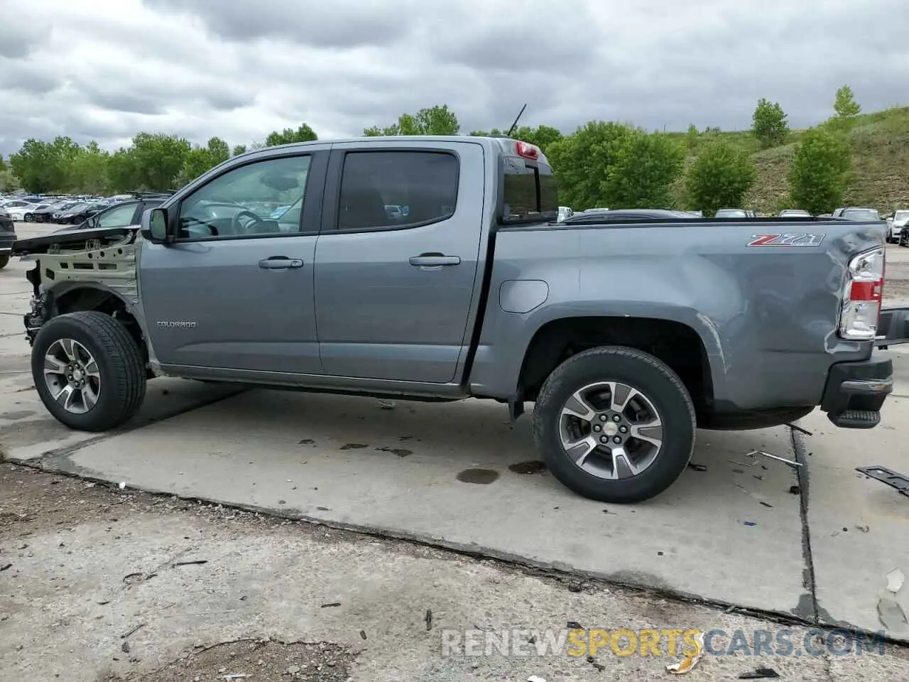 2 Photograph of a damaged car 1GCGTDEN1K1319597 CHEVROLET COLORADO 2019