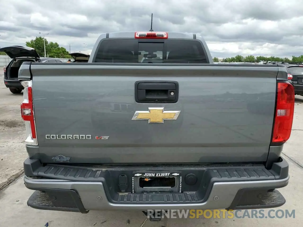 6 Photograph of a damaged car 1GCGTDEN1K1319597 CHEVROLET COLORADO 2019