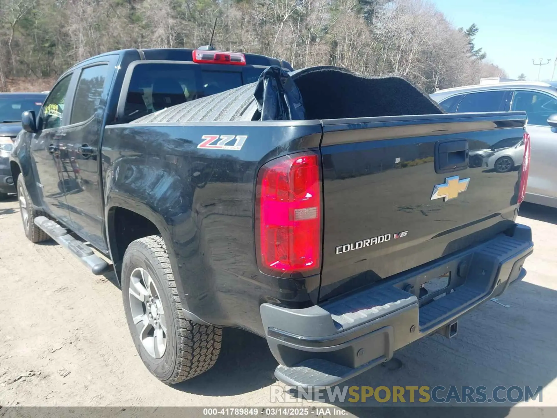 3 Photograph of a damaged car 1GCGTDEN3K1100236 CHEVROLET COLORADO 2019