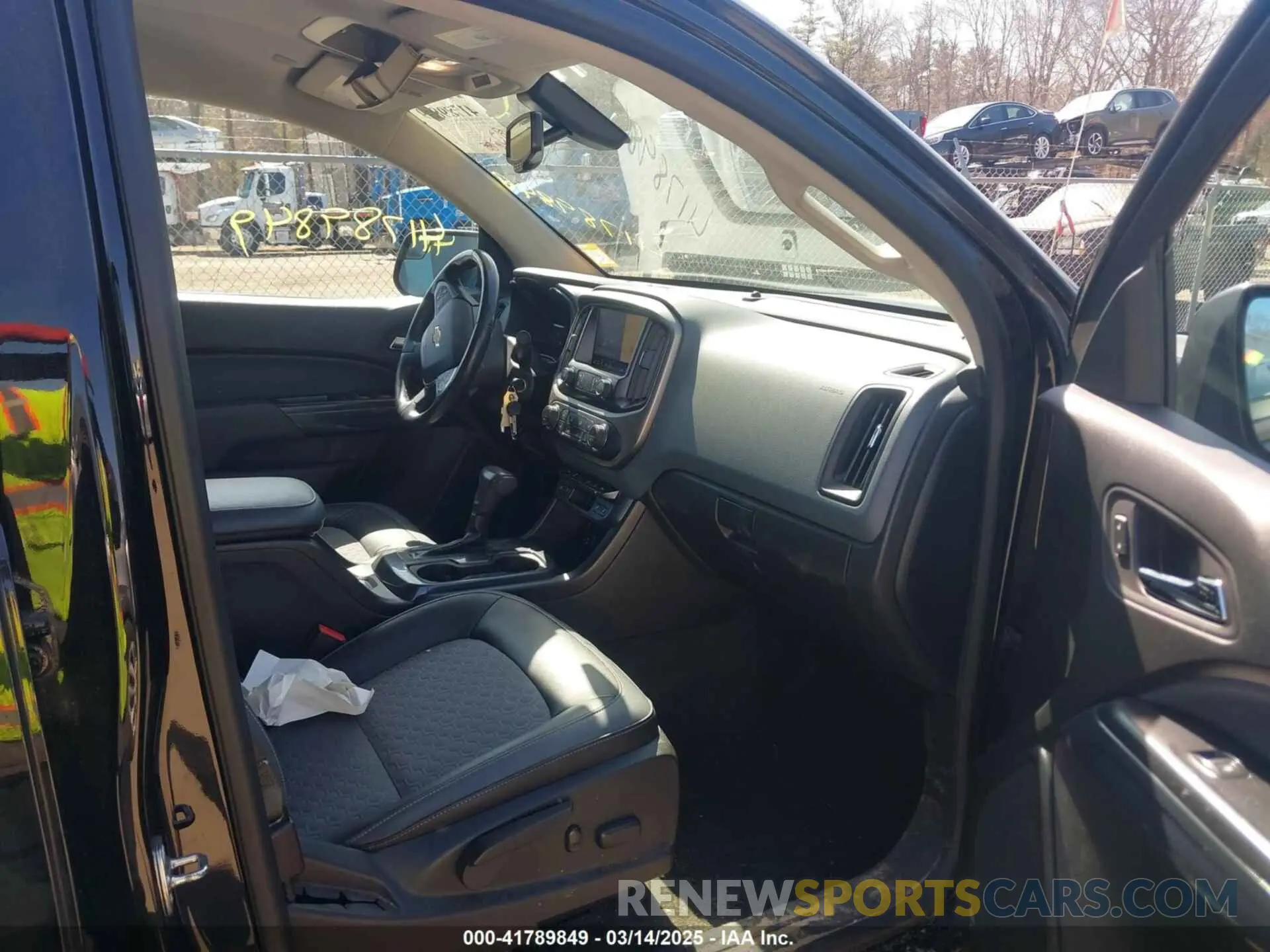 5 Photograph of a damaged car 1GCGTDEN3K1100236 CHEVROLET COLORADO 2019