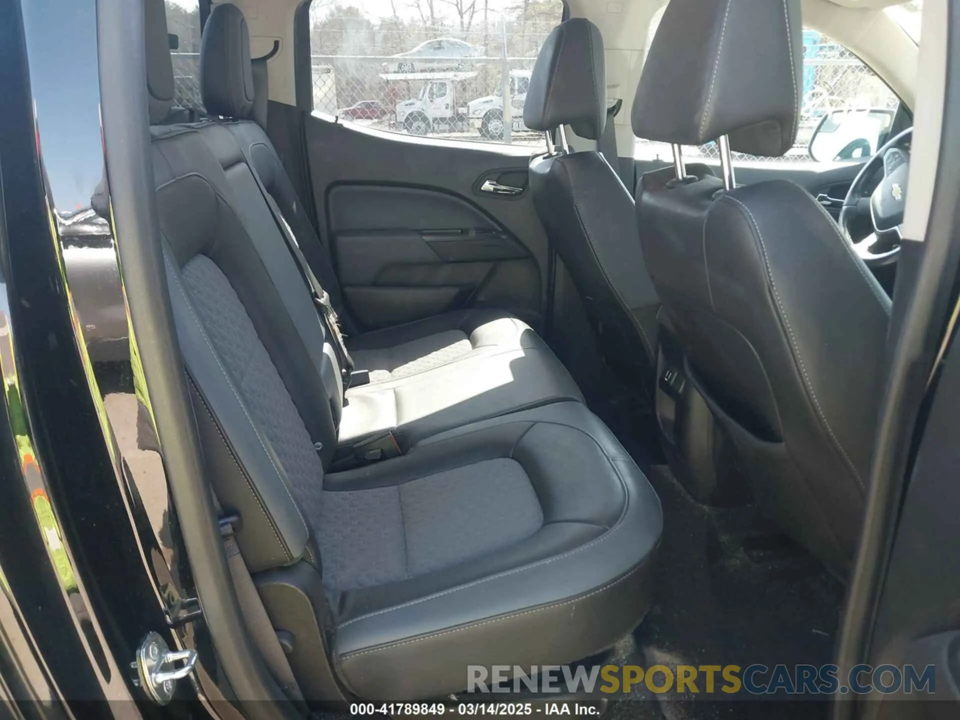 8 Photograph of a damaged car 1GCGTDEN3K1100236 CHEVROLET COLORADO 2019