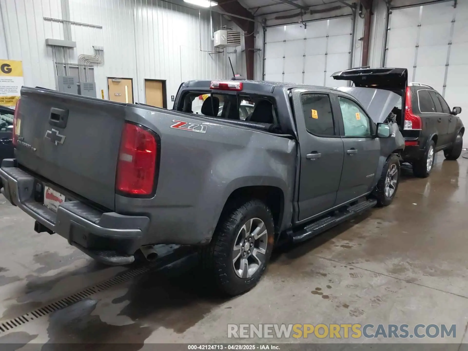 4 Photograph of a damaged car 1GCGTDEN3K1116212 CHEVROLET COLORADO 2019