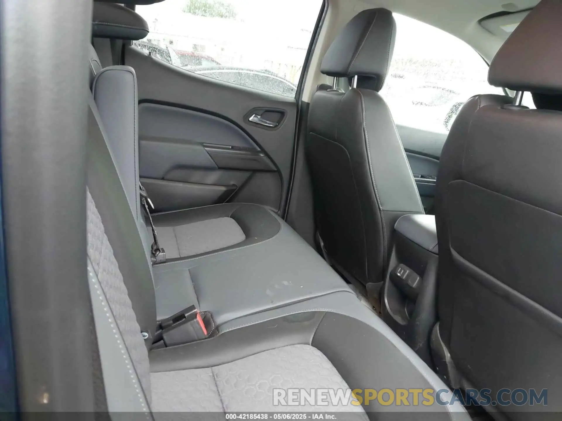 8 Photograph of a damaged car 1GCGTDEN3K1356425 CHEVROLET COLORADO 2019