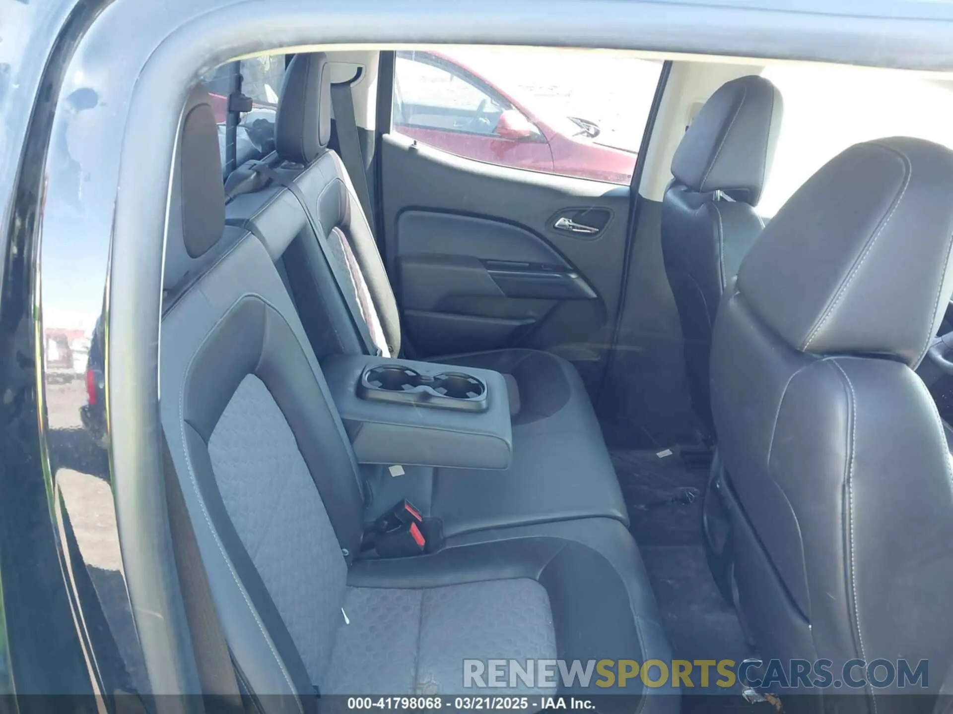 8 Photograph of a damaged car 1GCGTDEN8K1237155 CHEVROLET COLORADO 2019