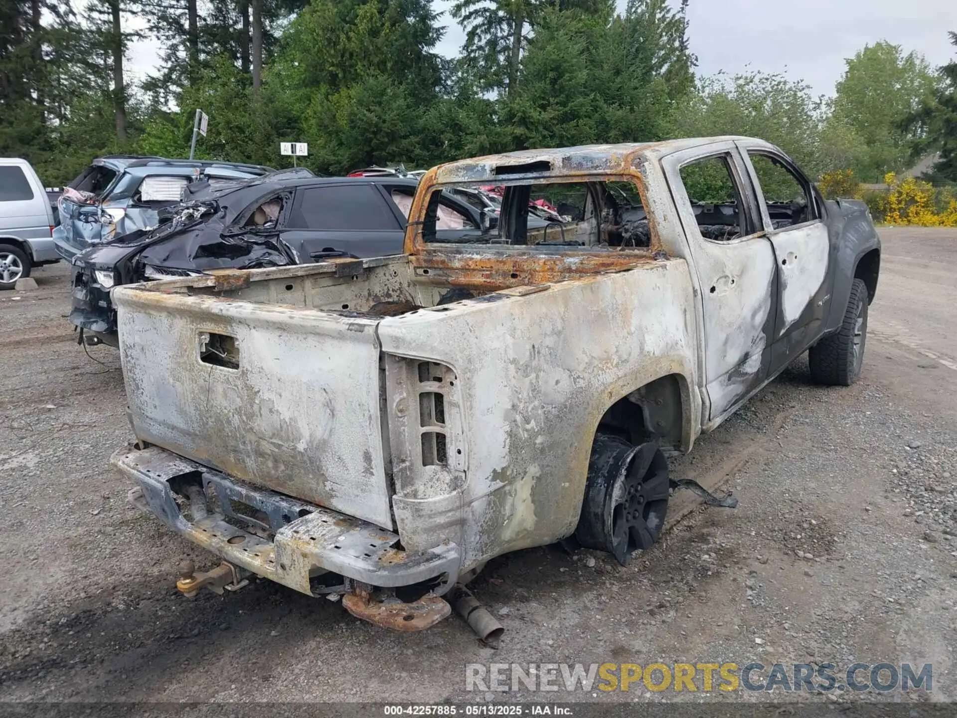 4 Photograph of a damaged car 1GCGTDEN9K1126873 CHEVROLET COLORADO 2019