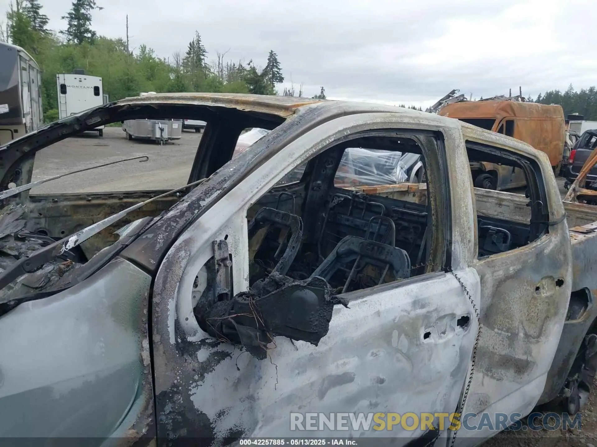 6 Photograph of a damaged car 1GCGTDEN9K1126873 CHEVROLET COLORADO 2019