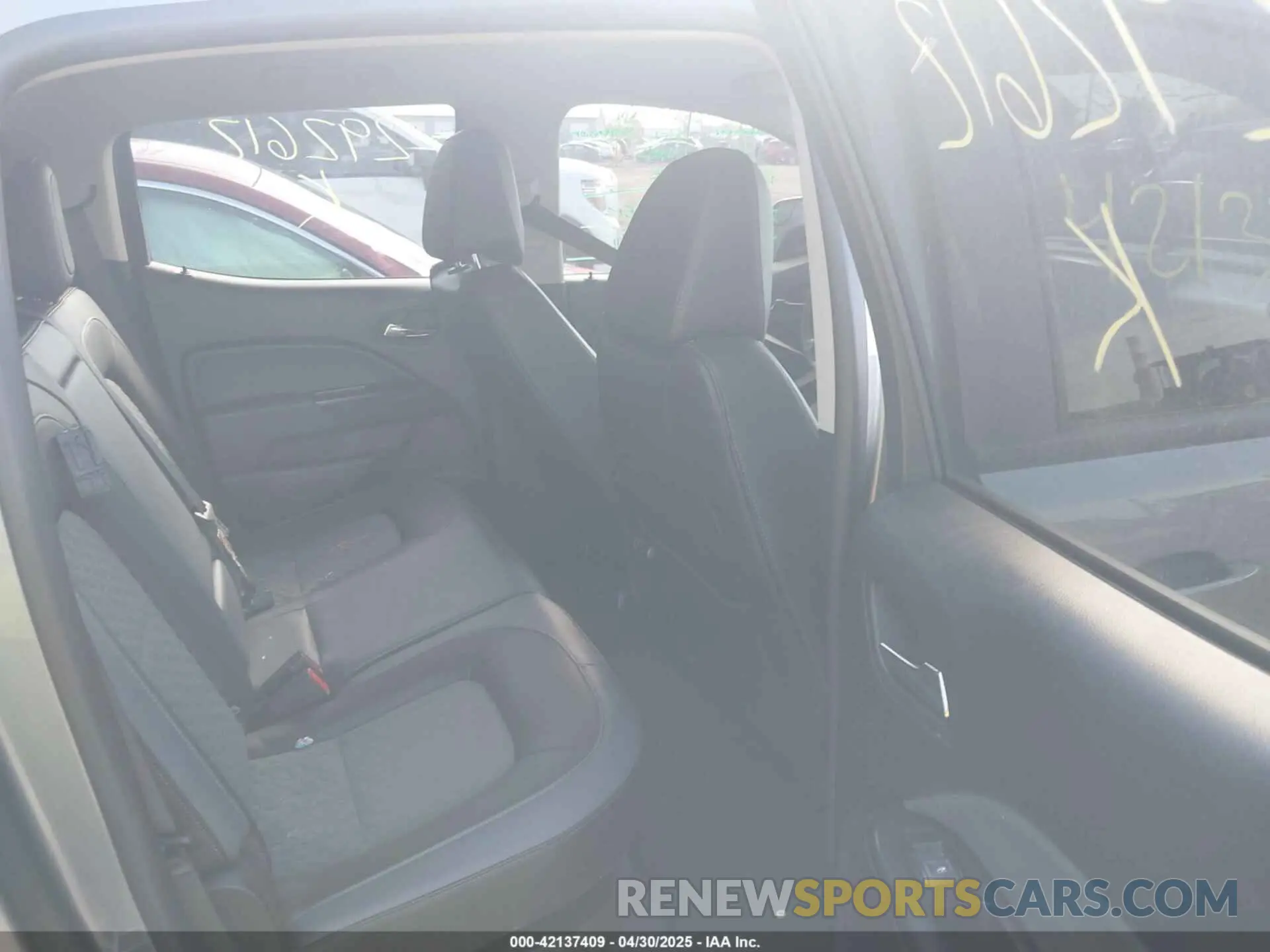 8 Photograph of a damaged car 1GCGTDENXK1292612 CHEVROLET COLORADO 2019