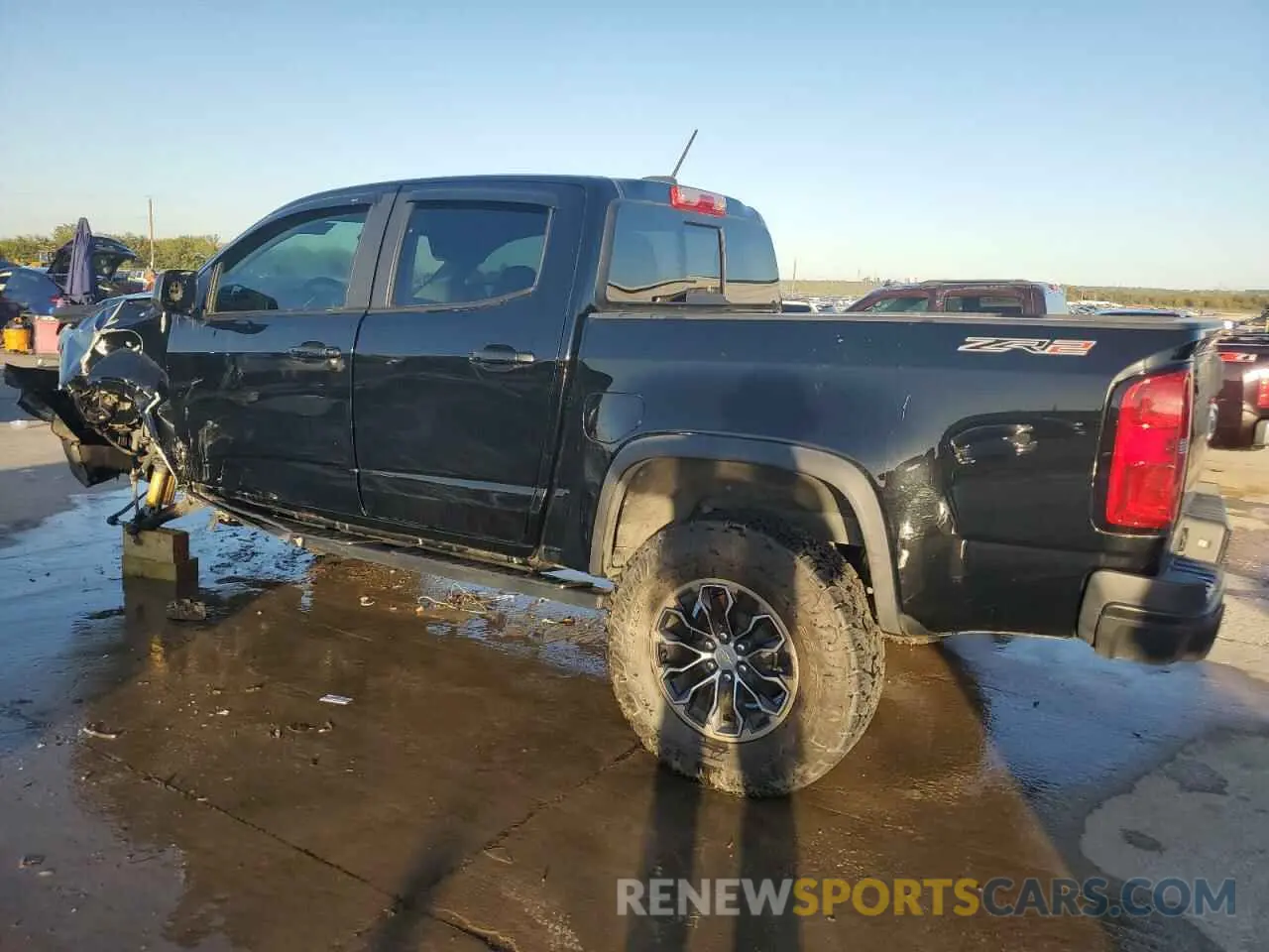 2 Photograph of a damaged car 1GCGTEEN6K1131521 CHEVROLET COLORADO 2019
