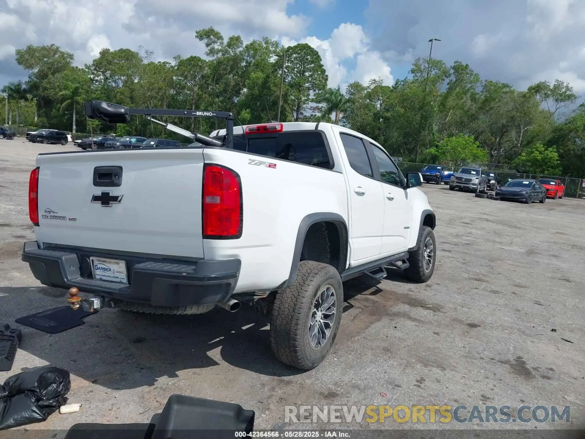4 Photograph of a damaged car 1GCGTEEN9K1190949 CHEVROLET COLORADO 2019
