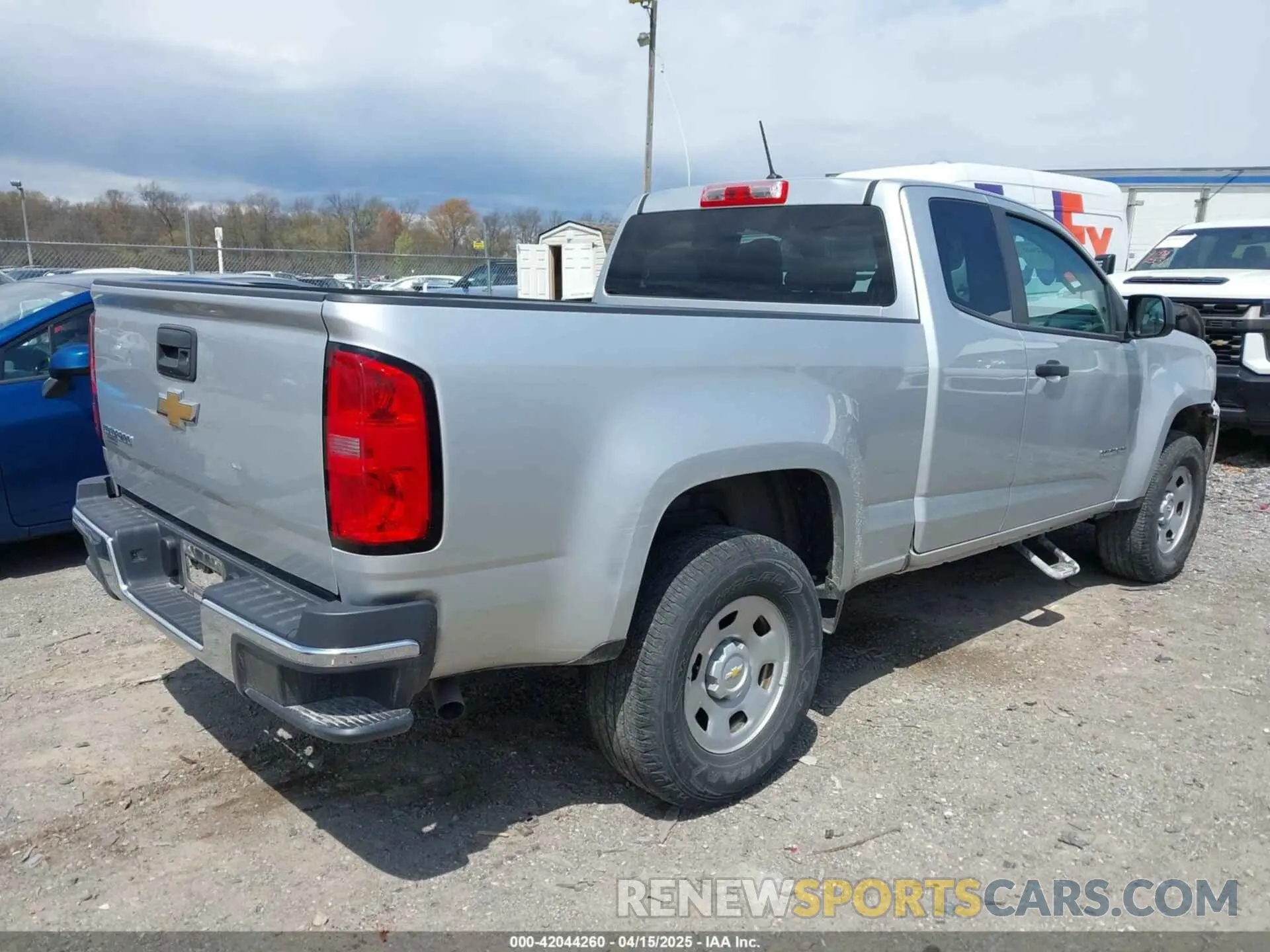 4 Photograph of a damaged car 1GCHSBEA0K1124986 CHEVROLET COLORADO 2019