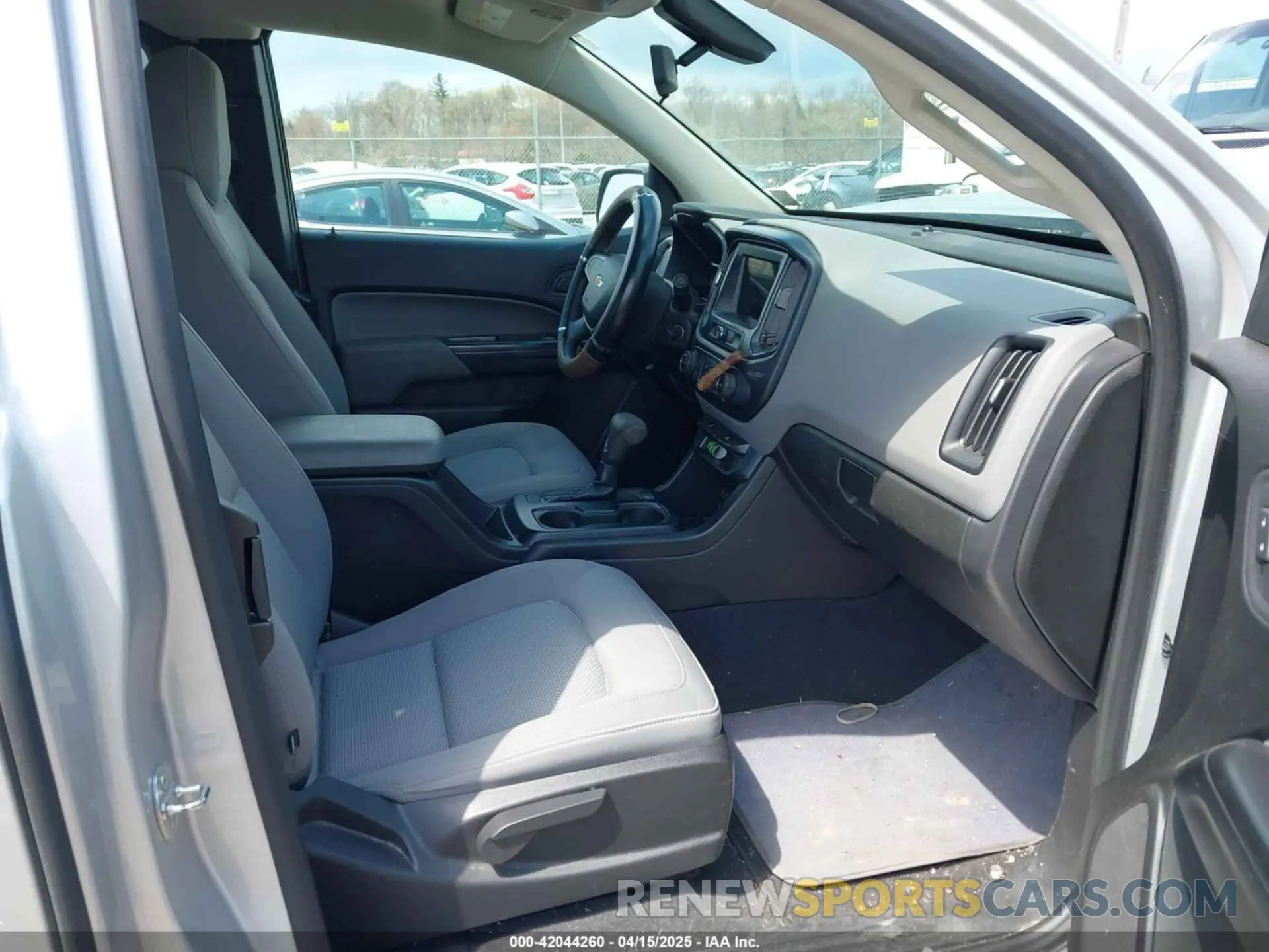 5 Photograph of a damaged car 1GCHSBEA0K1124986 CHEVROLET COLORADO 2019