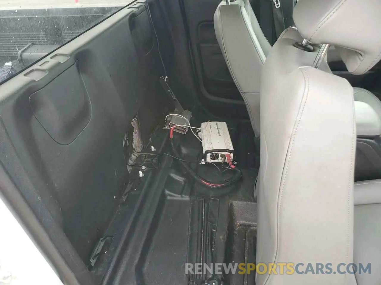 10 Photograph of a damaged car 1GCHSBEA0K1162878 CHEVROLET COLORADO 2019