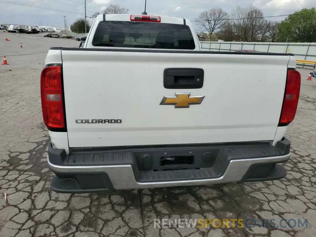6 Photograph of a damaged car 1GCHSBEA0K1162878 CHEVROLET COLORADO 2019