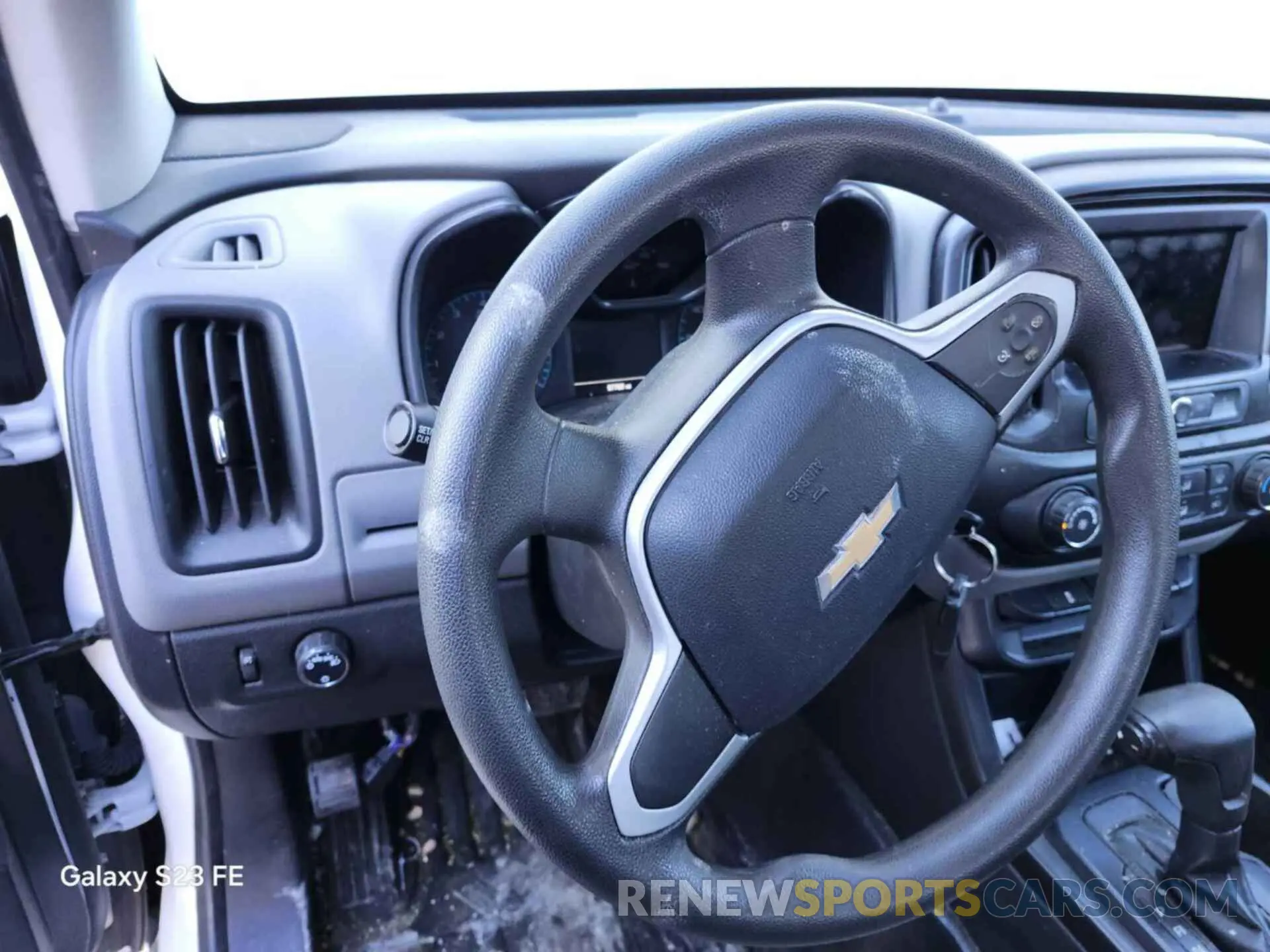 32 Photograph of a damaged car 1GCHSBEA1K1112295 CHEVROLET COLORADO 2019