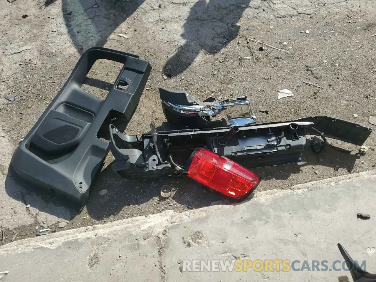 12 Photograph of a damaged car 1GCHSBEA1K1130165 CHEVROLET COLORADO 2019