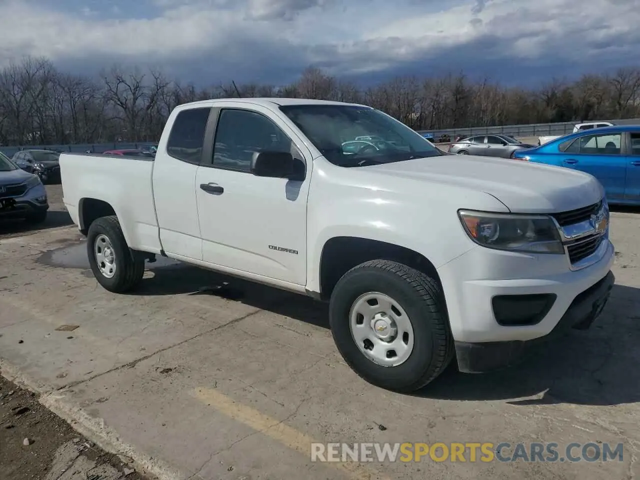 4 Photograph of a damaged car 1GCHSBEA1K1130165 CHEVROLET COLORADO 2019