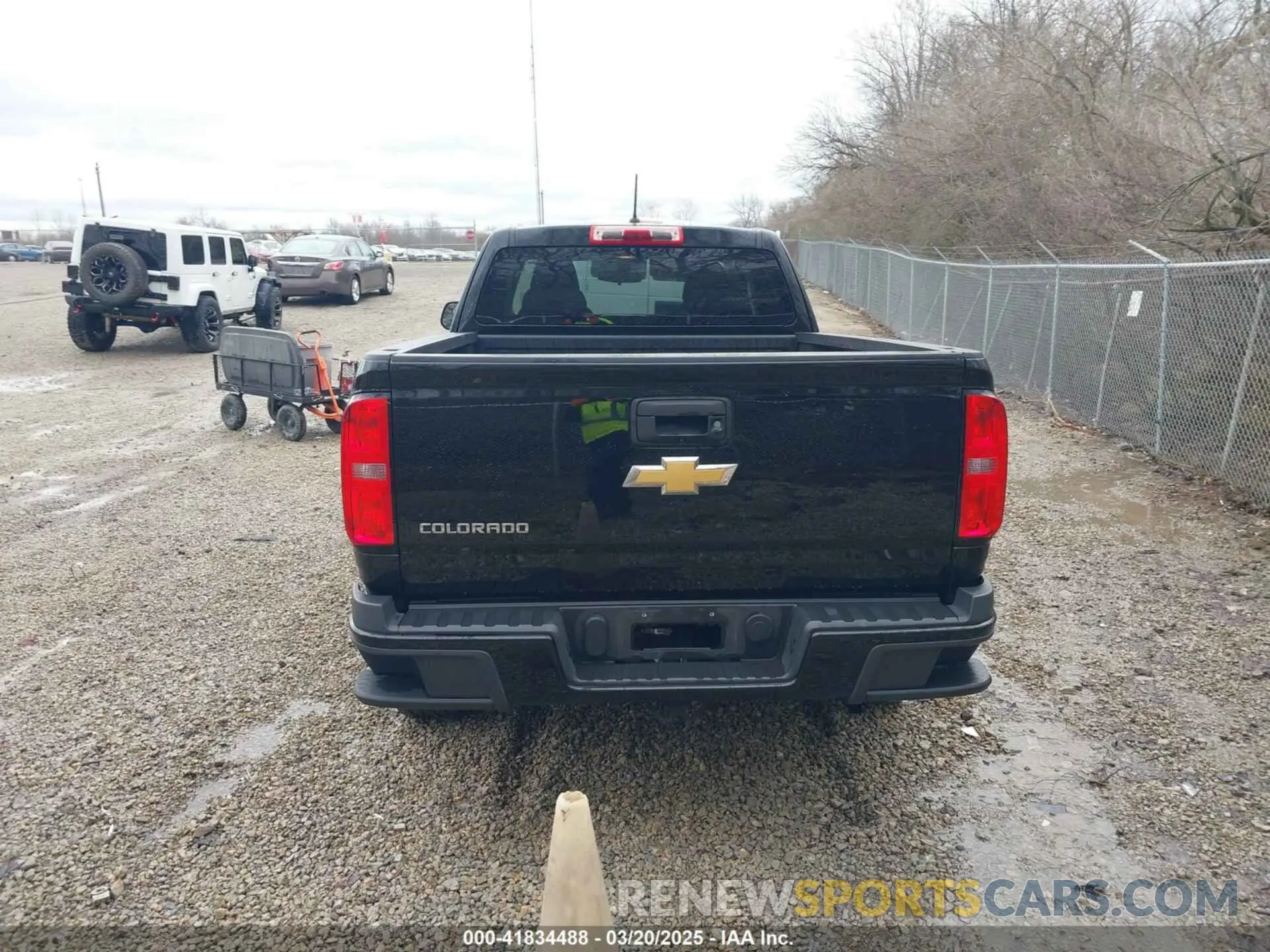 17 Photograph of a damaged car 1GCHSBEA1K1142171 CHEVROLET COLORADO 2019