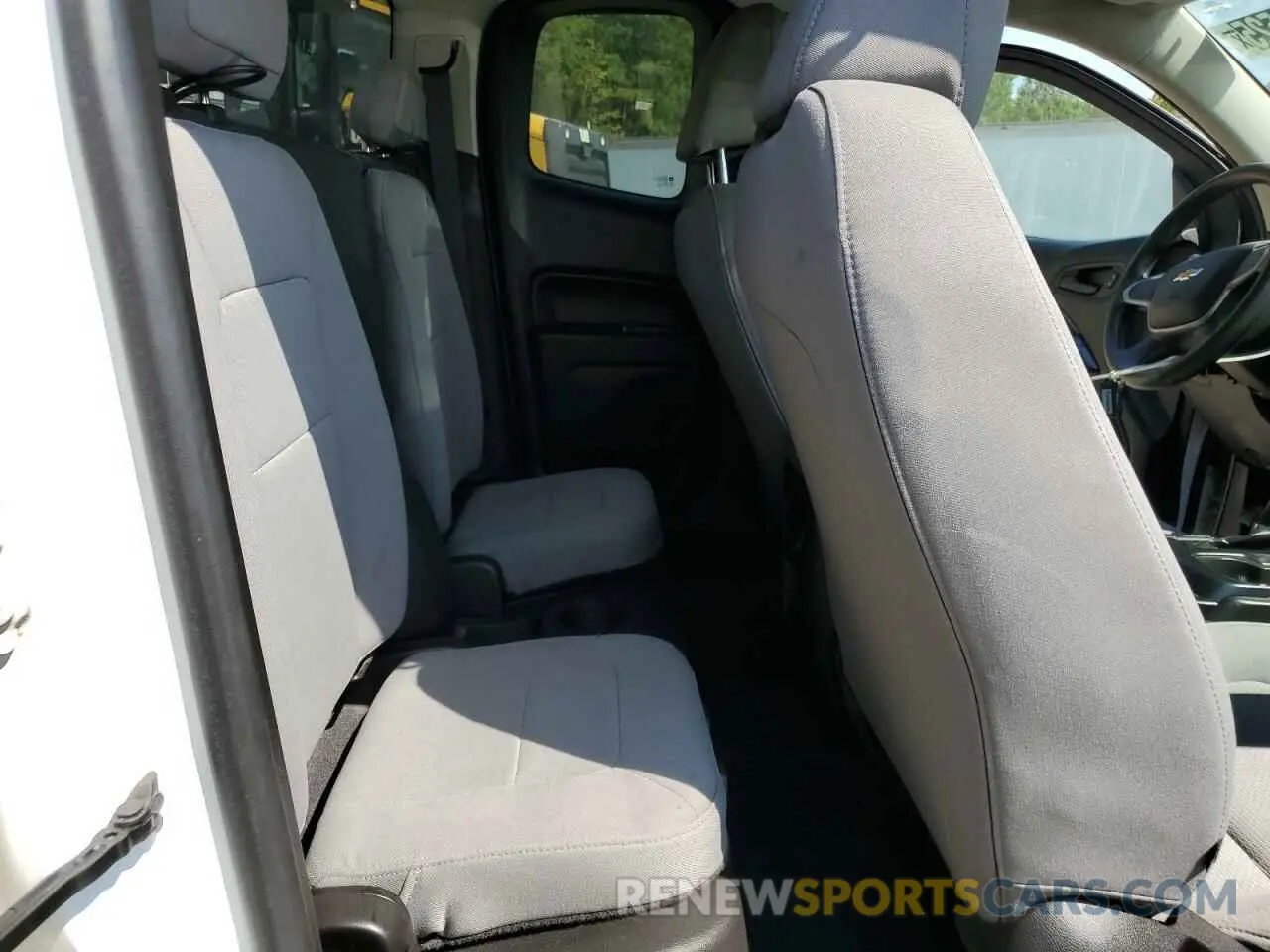 10 Photograph of a damaged car 1GCHSBEA1K1207083 CHEVROLET COLORADO 2019