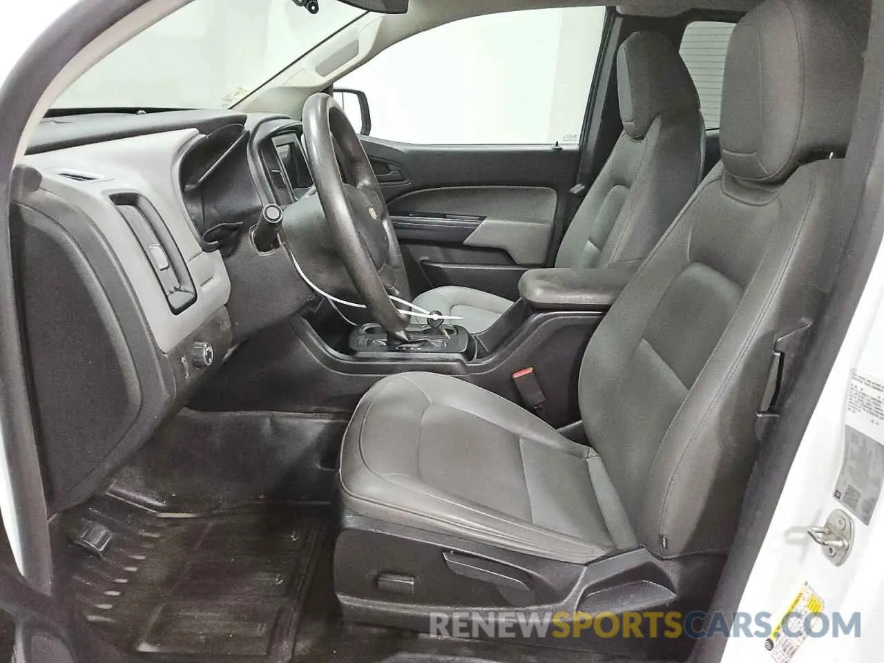 7 Photograph of a damaged car 1GCHSBEA1K1327305 CHEVROLET COLORADO 2019