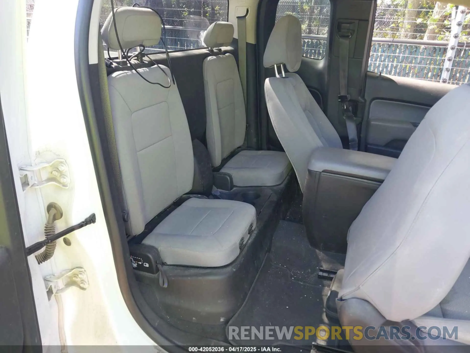 8 Photograph of a damaged car 1GCHSBEA1K1355430 CHEVROLET COLORADO 2019