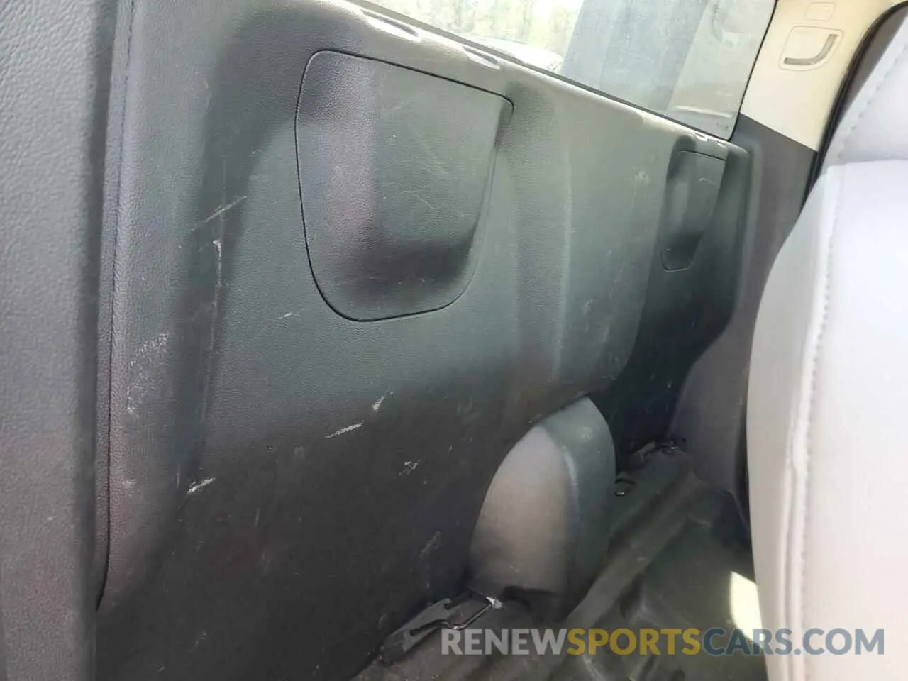 10 Photograph of a damaged car 1GCHSBEA2K1334862 CHEVROLET COLORADO 2019