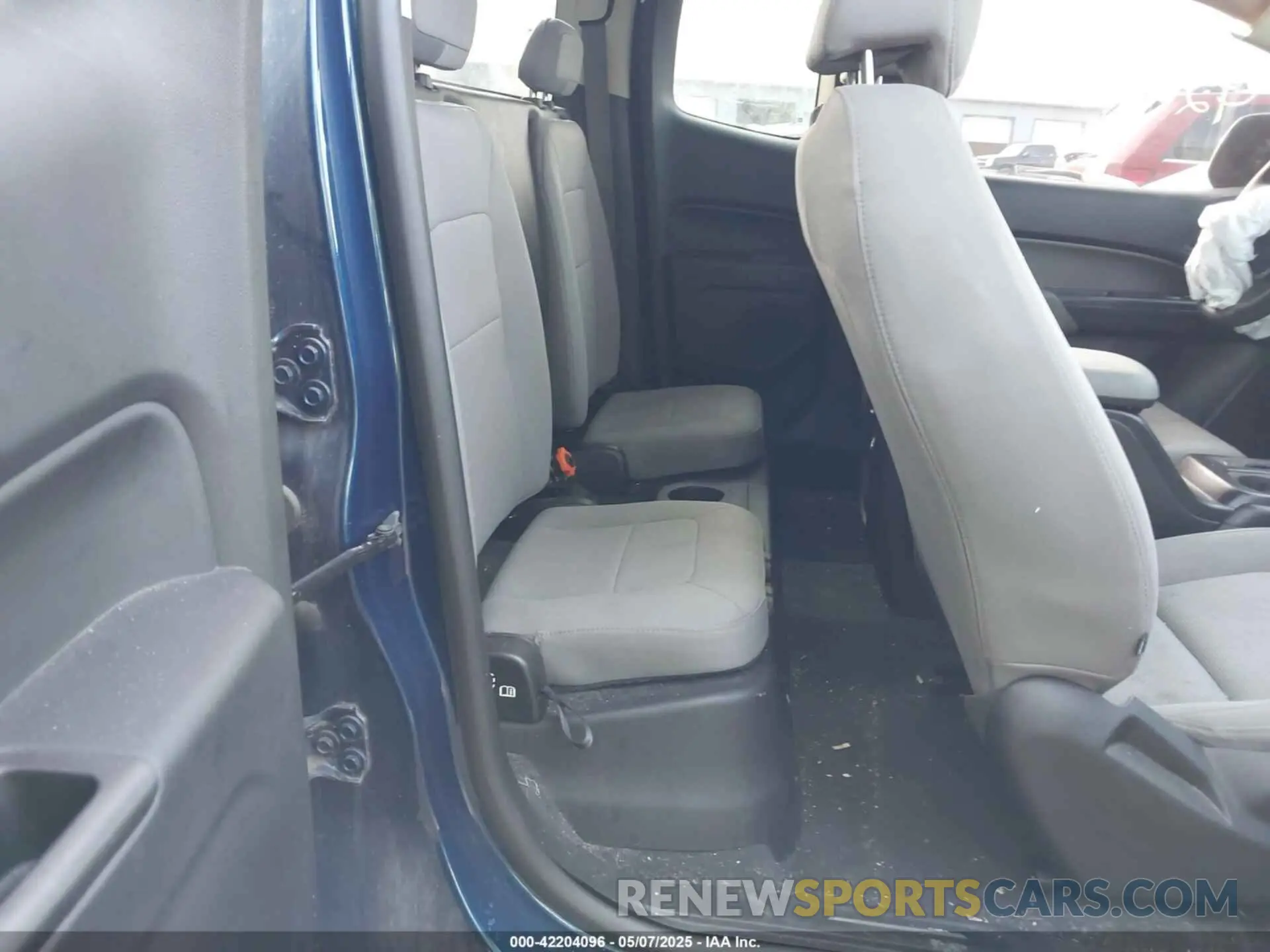 8 Photograph of a damaged car 1GCHSBEA3K1176872 CHEVROLET COLORADO 2019