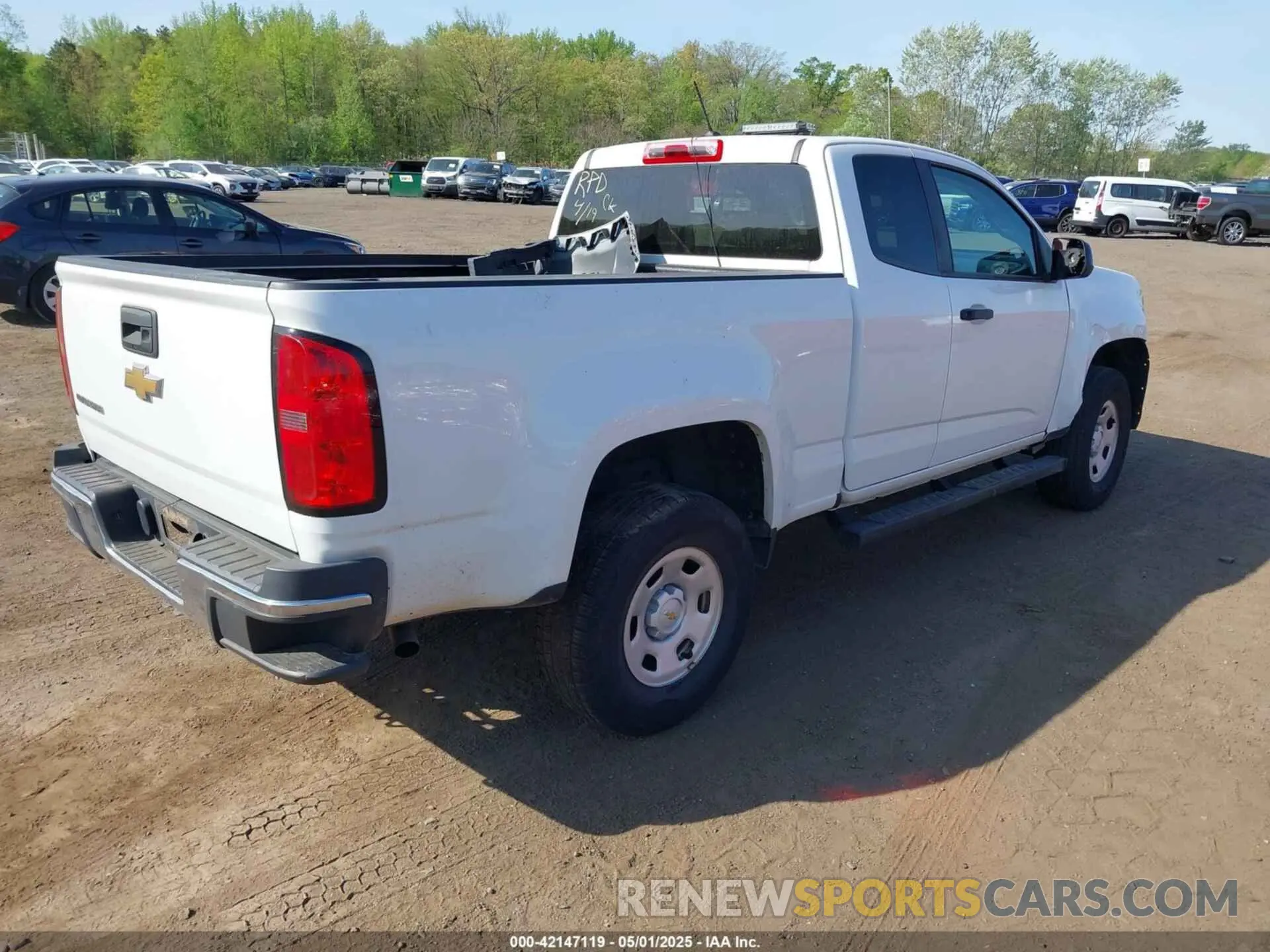 4 Photograph of a damaged car 1GCHSBEA3K1245981 CHEVROLET COLORADO 2019