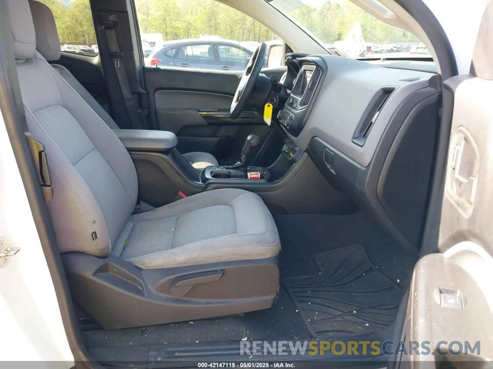 5 Photograph of a damaged car 1GCHSBEA3K1245981 CHEVROLET COLORADO 2019