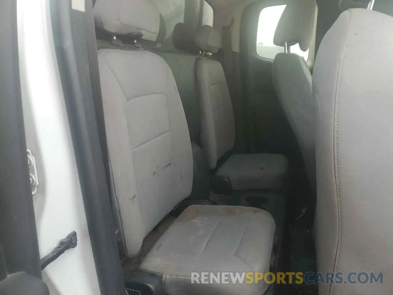 10 Photograph of a damaged car 1GCHSBEA3K1256981 CHEVROLET COLORADO 2019