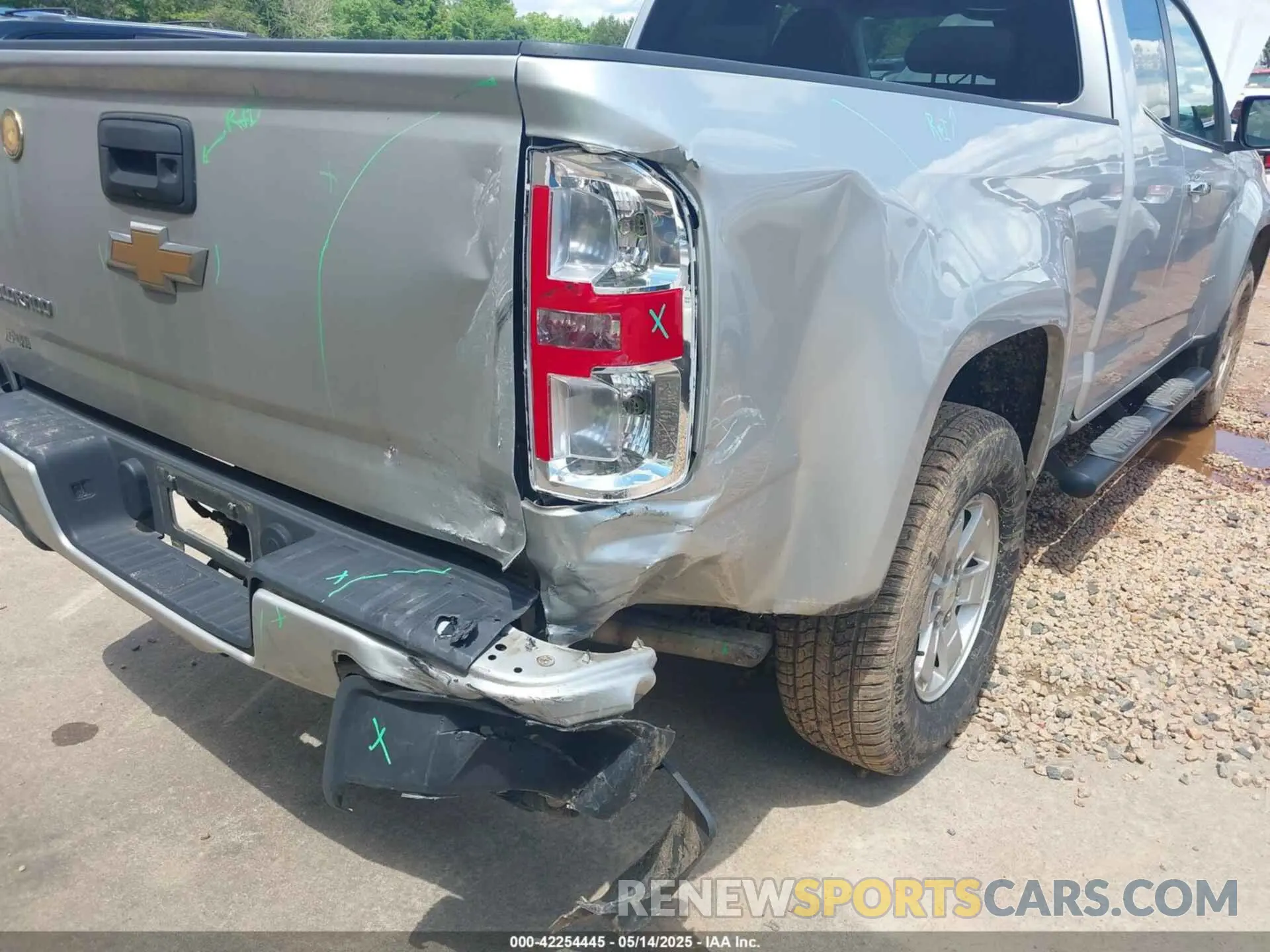 6 Photograph of a damaged car 1GCHSBEA3K1260366 CHEVROLET COLORADO 2019