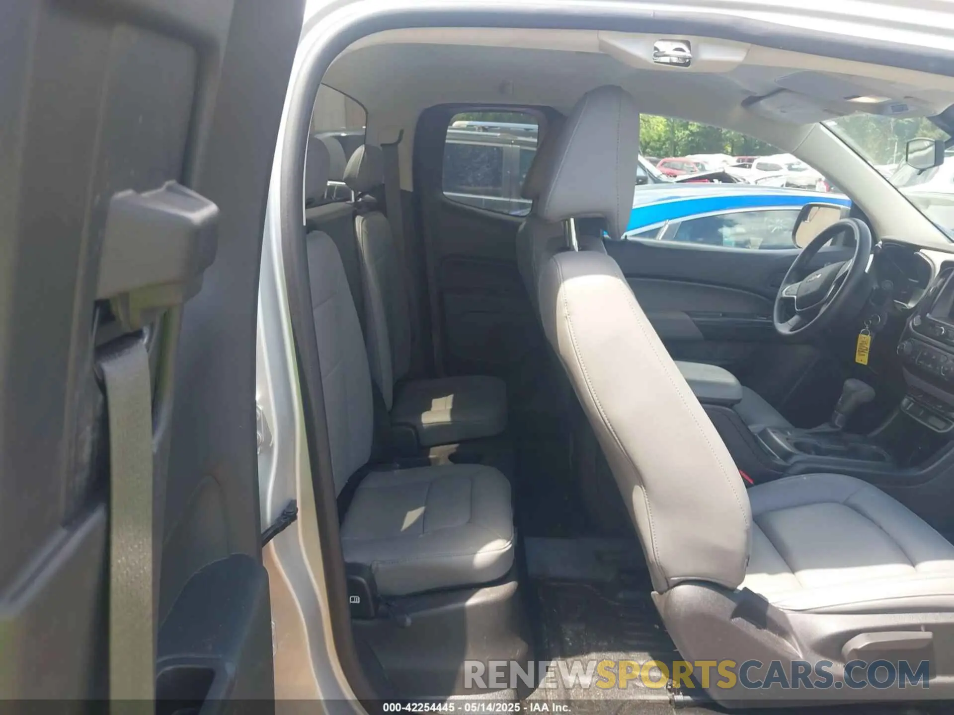 8 Photograph of a damaged car 1GCHSBEA3K1260366 CHEVROLET COLORADO 2019