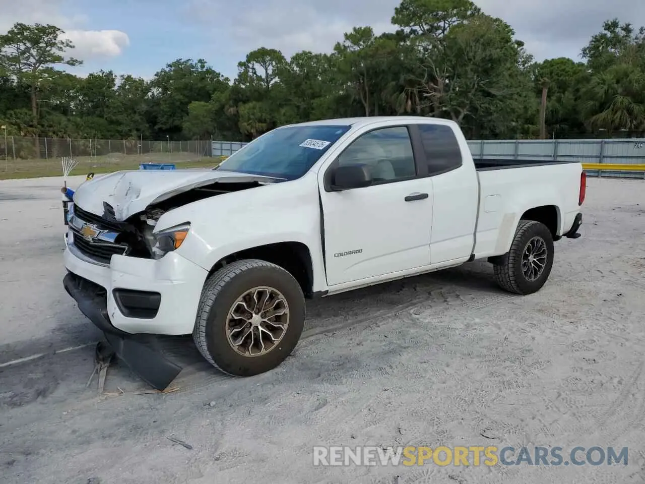 1 Photograph of a damaged car 1GCHSBEA4K1105163 CHEVROLET COLORADO 2019
