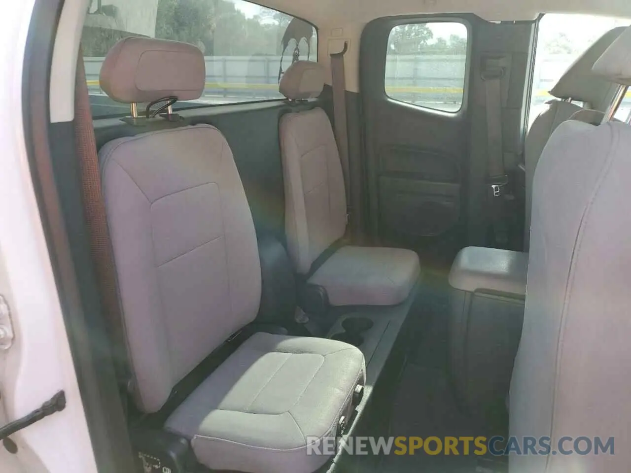10 Photograph of a damaged car 1GCHSBEA4K1105163 CHEVROLET COLORADO 2019