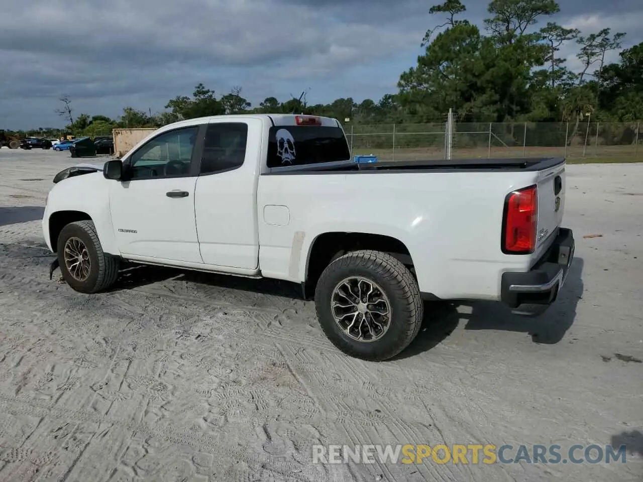 2 Photograph of a damaged car 1GCHSBEA4K1105163 CHEVROLET COLORADO 2019