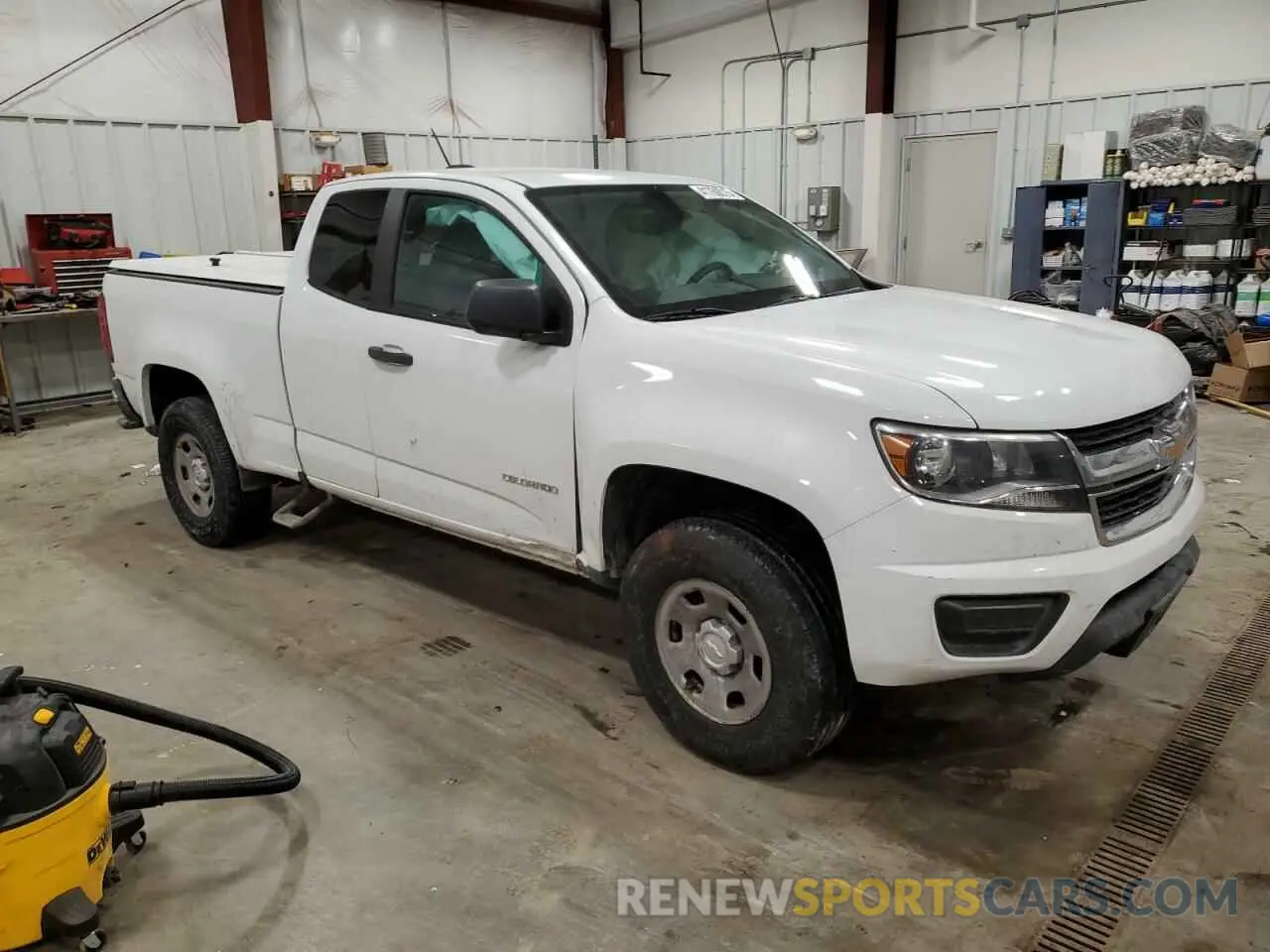 4 Photograph of a damaged car 1GCHSBEA4K1146845 CHEVROLET COLORADO 2019