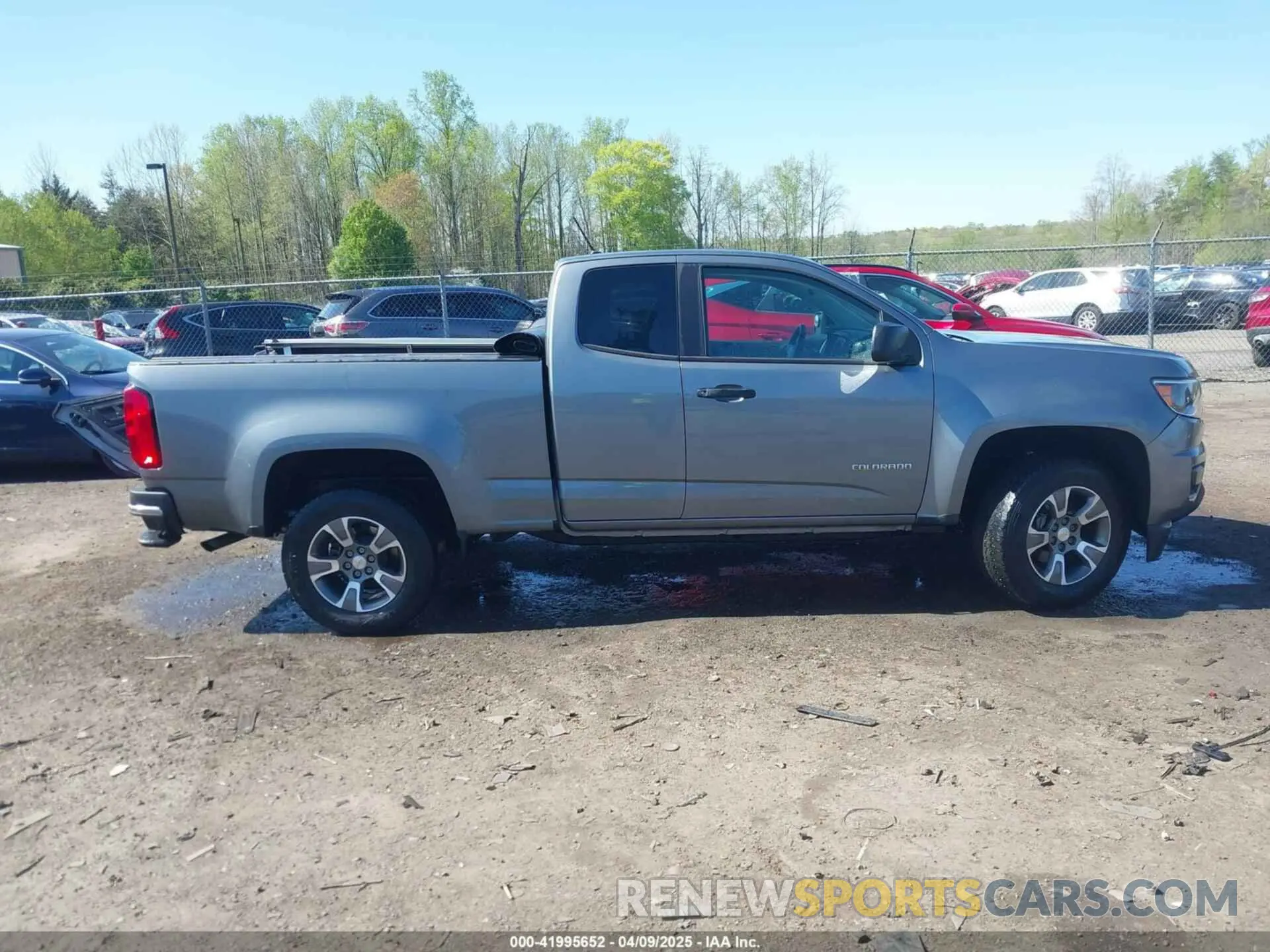 13 Photograph of a damaged car 1GCHSBEA6K1123485 CHEVROLET COLORADO 2019