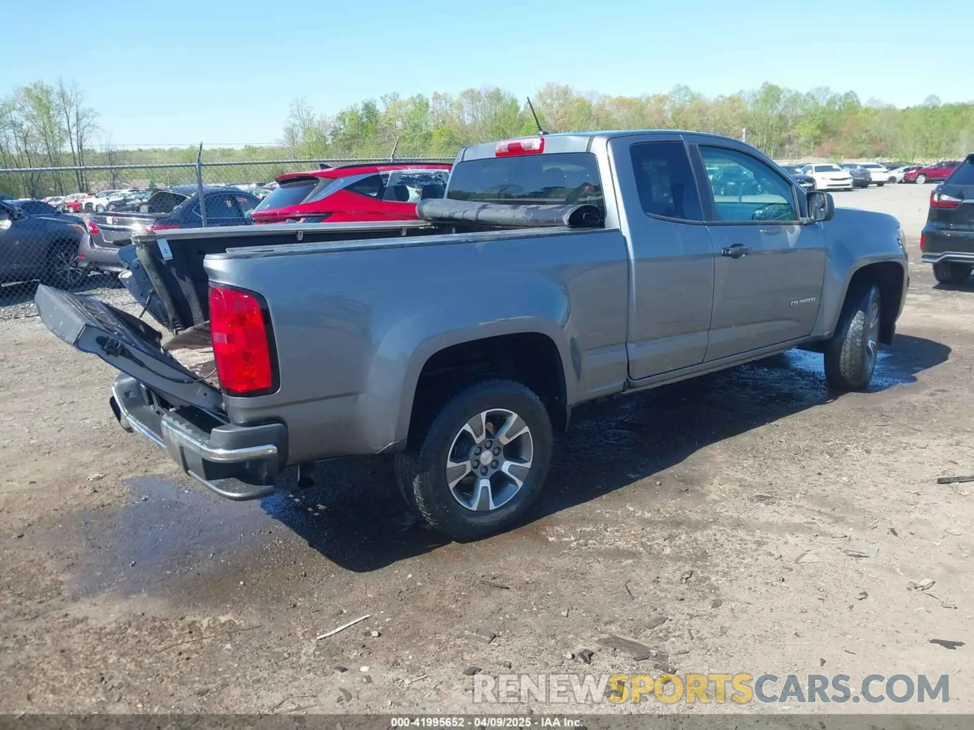 4 Photograph of a damaged car 1GCHSBEA6K1123485 CHEVROLET COLORADO 2019
