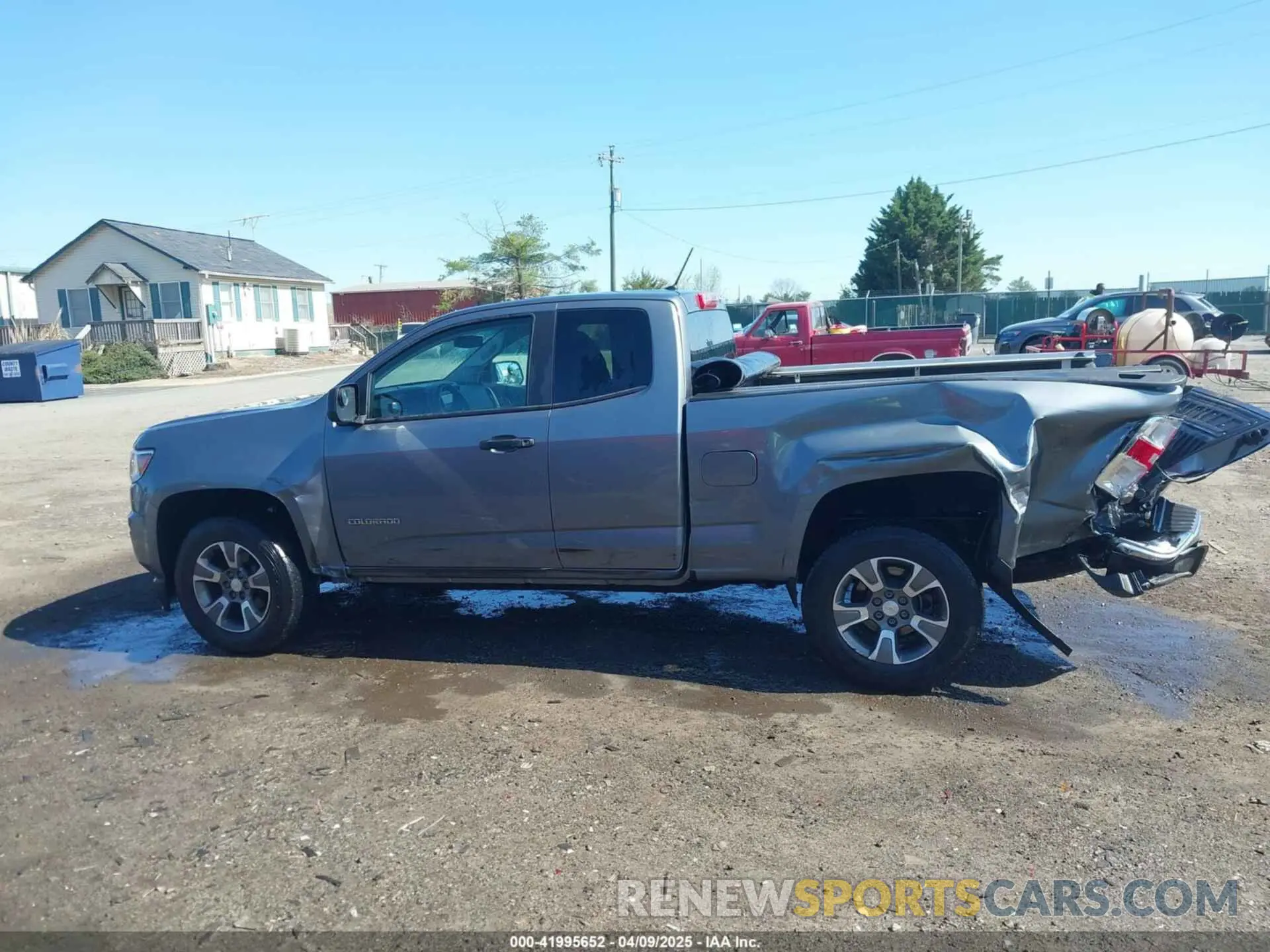 6 Photograph of a damaged car 1GCHSBEA6K1123485 CHEVROLET COLORADO 2019