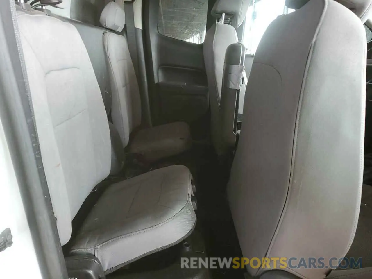 10 Photograph of a damaged car 1GCHSBEA6K1180530 CHEVROLET COLORADO 2019