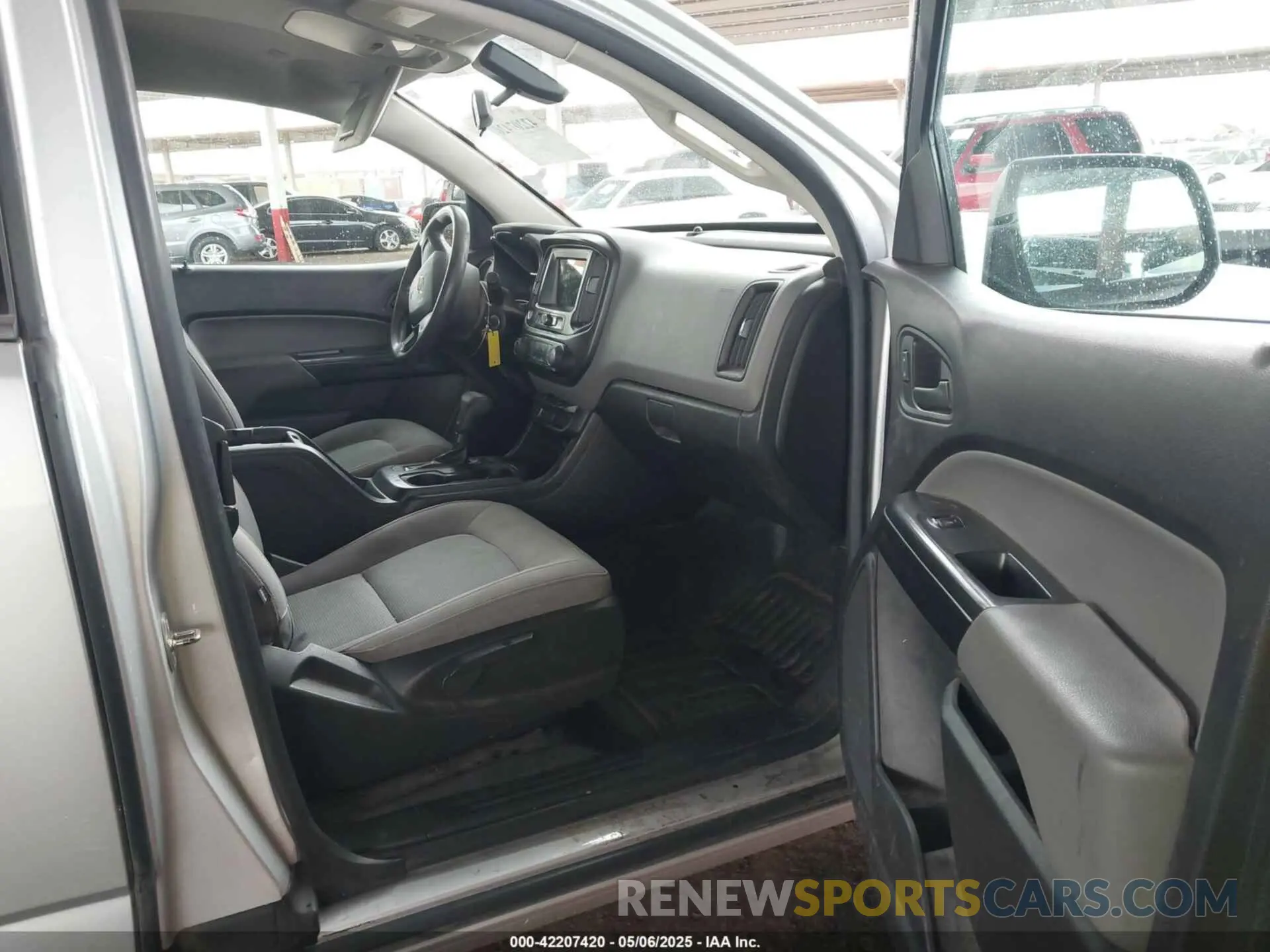 5 Photograph of a damaged car 1GCHSBEA6K1230925 CHEVROLET COLORADO 2019