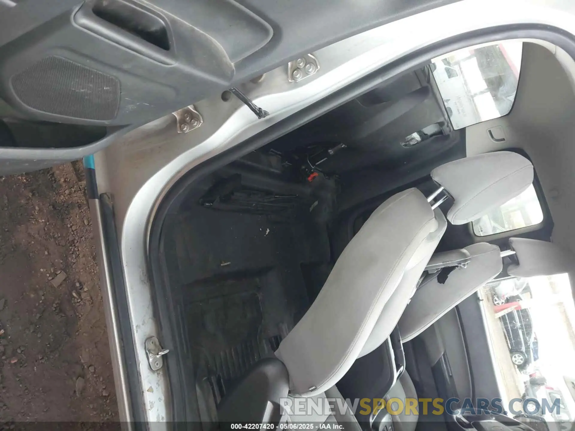 8 Photograph of a damaged car 1GCHSBEA6K1230925 CHEVROLET COLORADO 2019