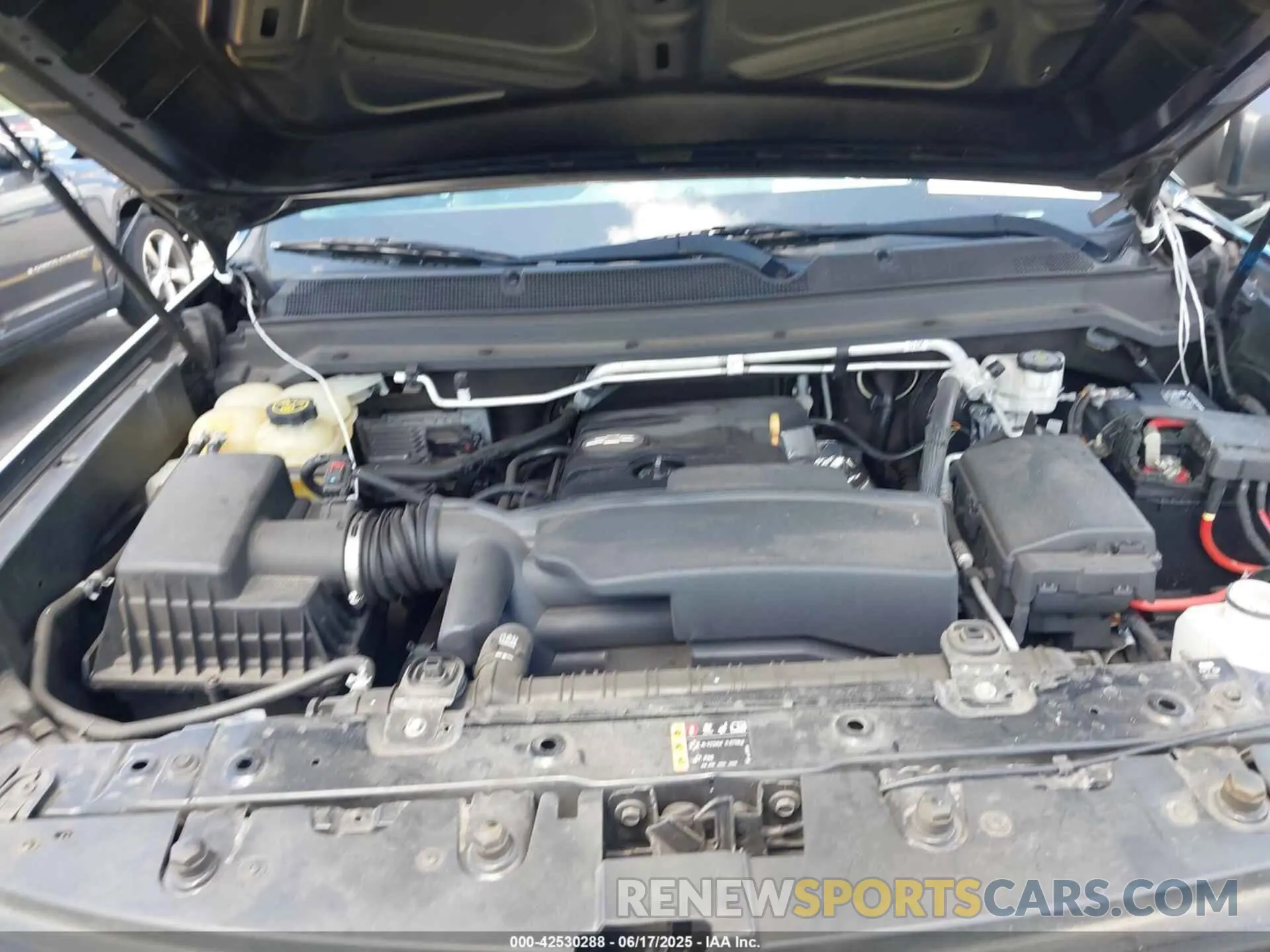 10 Photograph of a damaged car 1GCHSBEA7K1241528 CHEVROLET COLORADO 2019