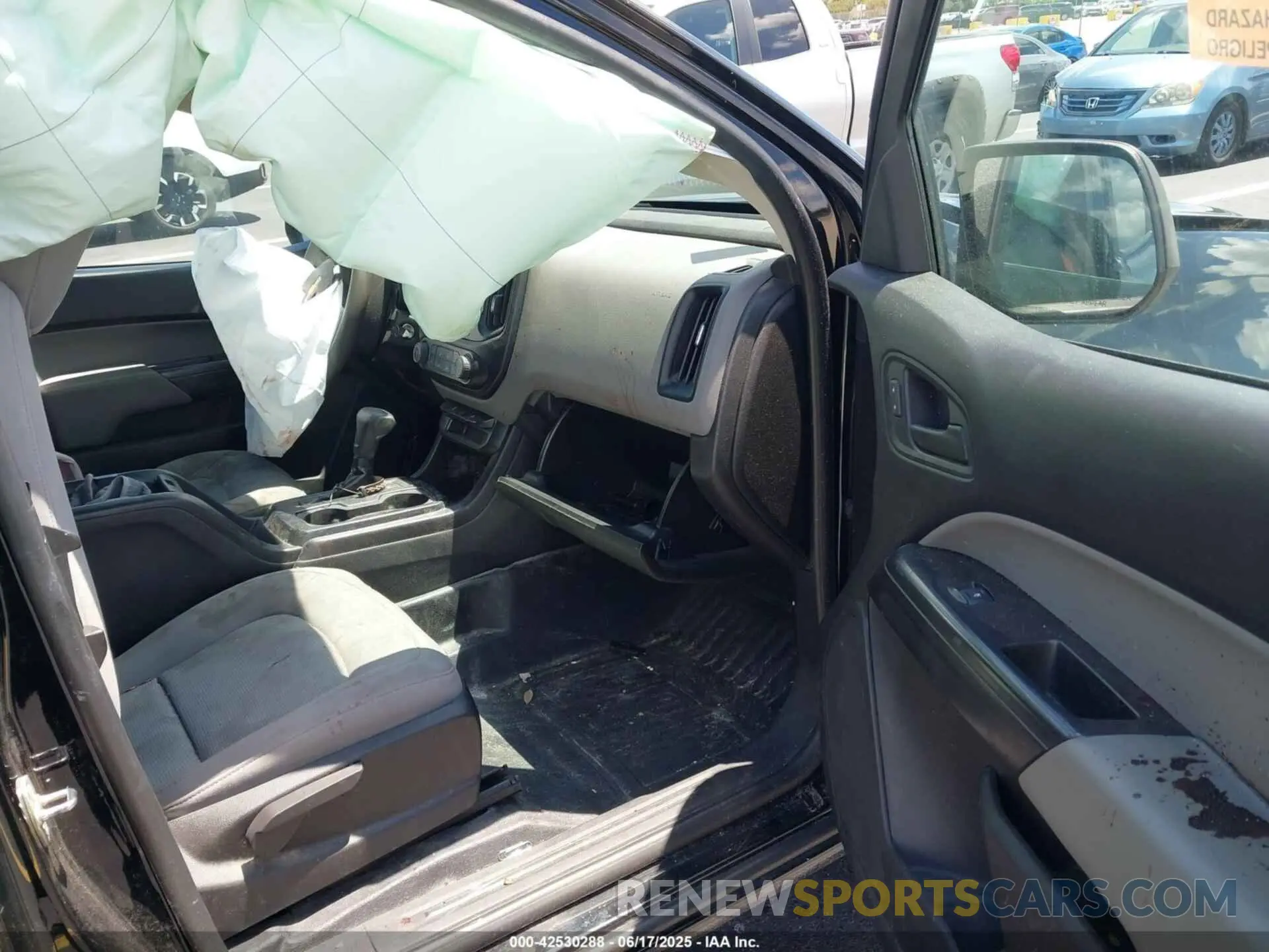 5 Photograph of a damaged car 1GCHSBEA7K1241528 CHEVROLET COLORADO 2019