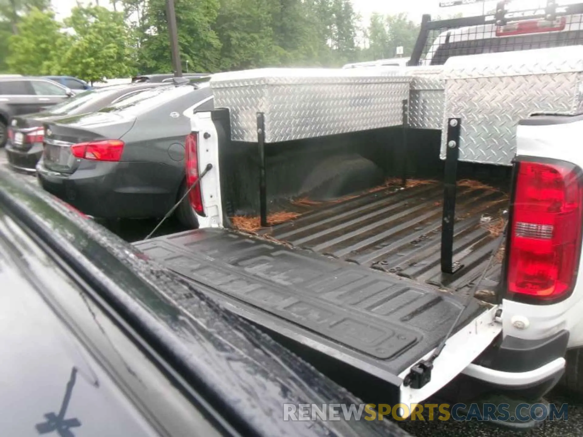 2 Photograph of a damaged car 1GCHSBEA7K1322027 CHEVROLET COLORADO 2019