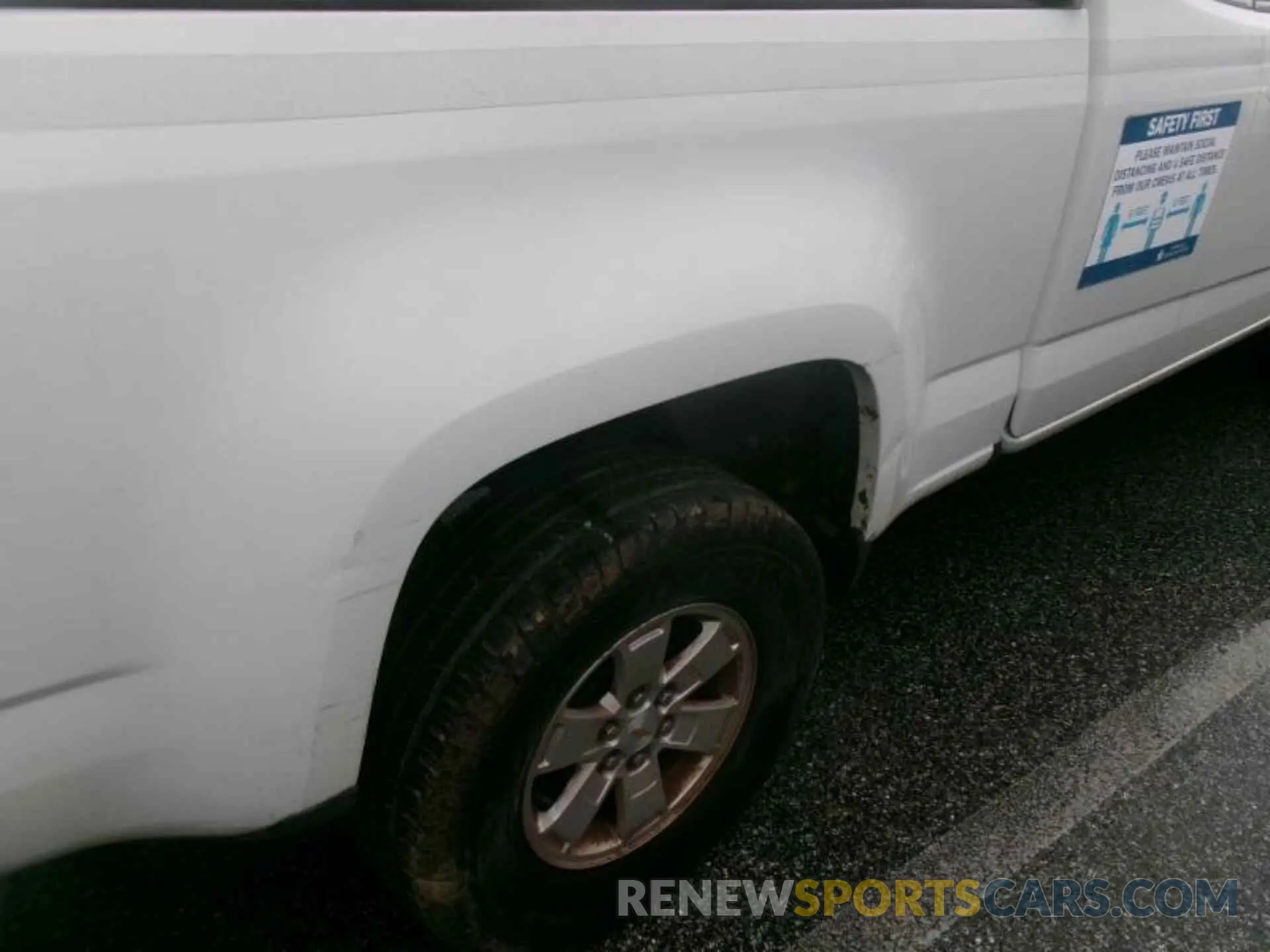 4 Photograph of a damaged car 1GCHSBEA7K1322027 CHEVROLET COLORADO 2019