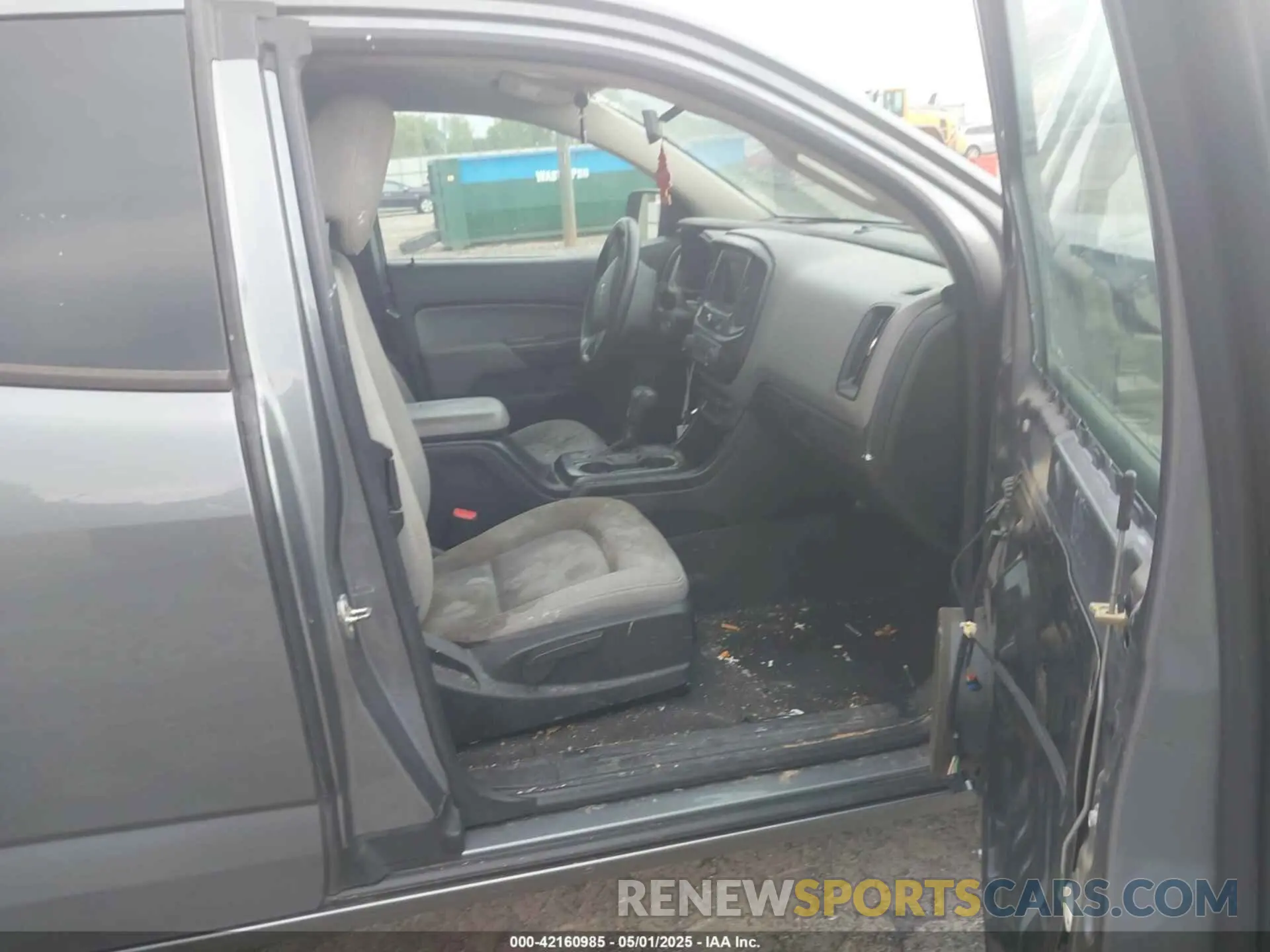 5 Photograph of a damaged car 1GCHSBEA8K1119583 CHEVROLET COLORADO 2019