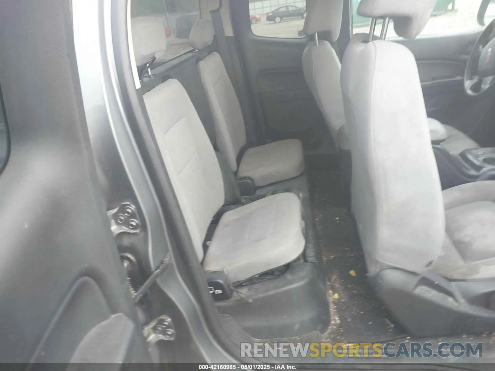 8 Photograph of a damaged car 1GCHSBEA8K1119583 CHEVROLET COLORADO 2019