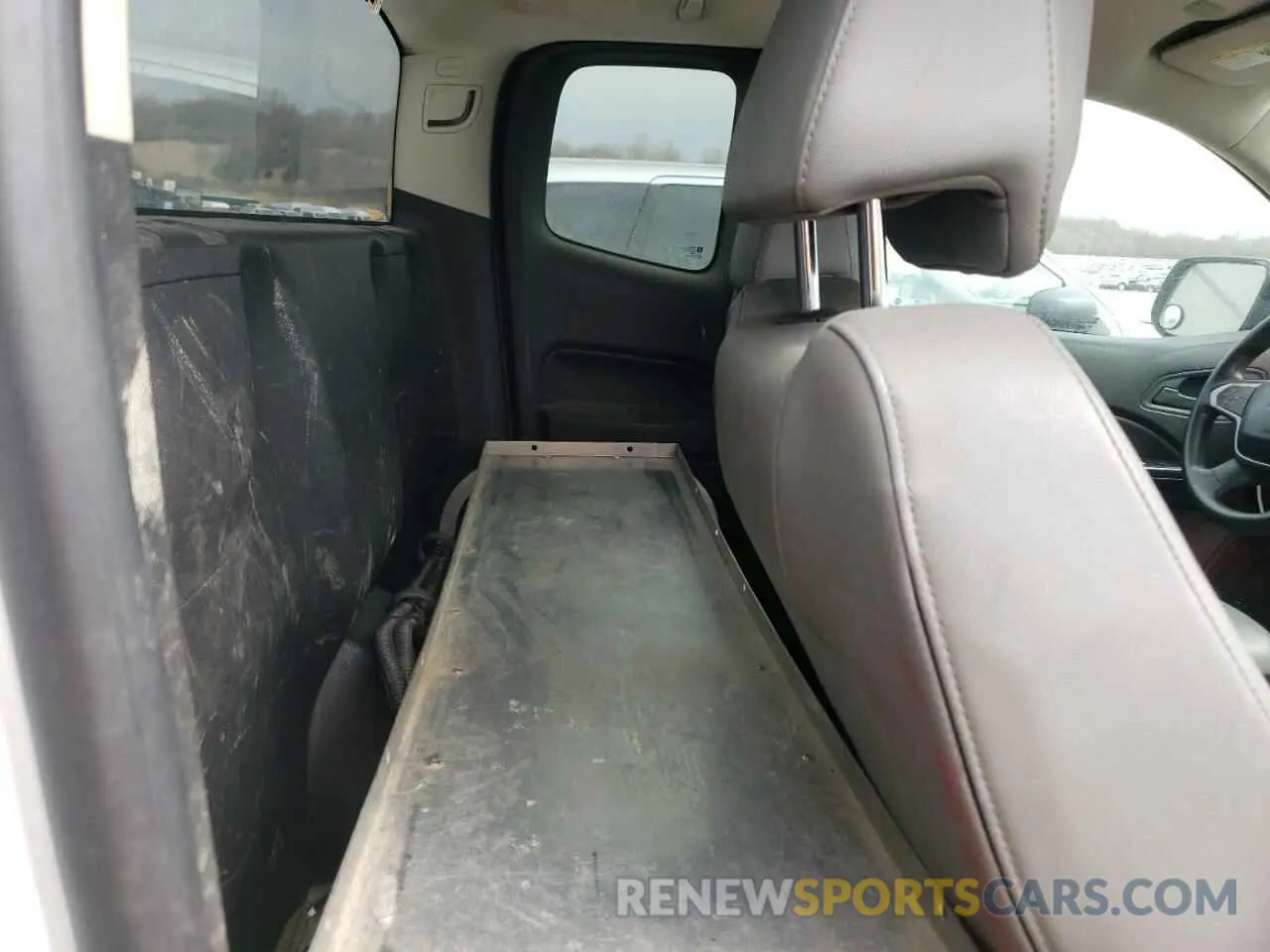 10 Photograph of a damaged car 1GCHSBEA8K1194333 CHEVROLET COLORADO 2019